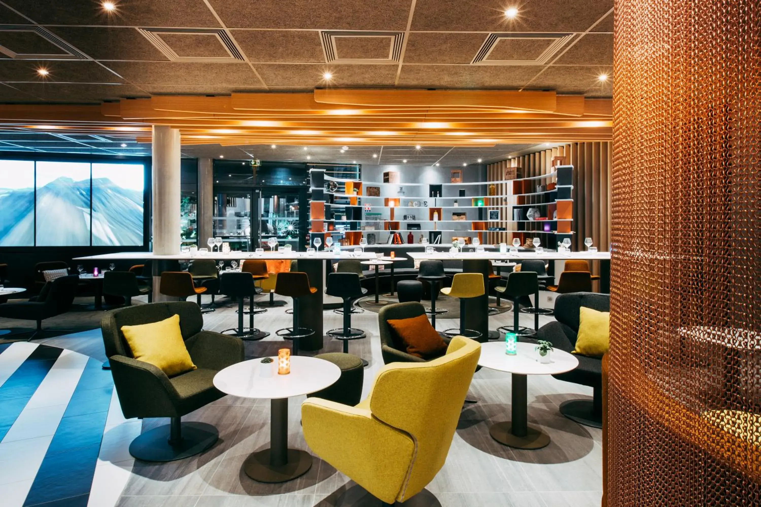 Restaurant/places to eat, Lounge/Bar in Novotel Paris Coeur d'Orly Airport