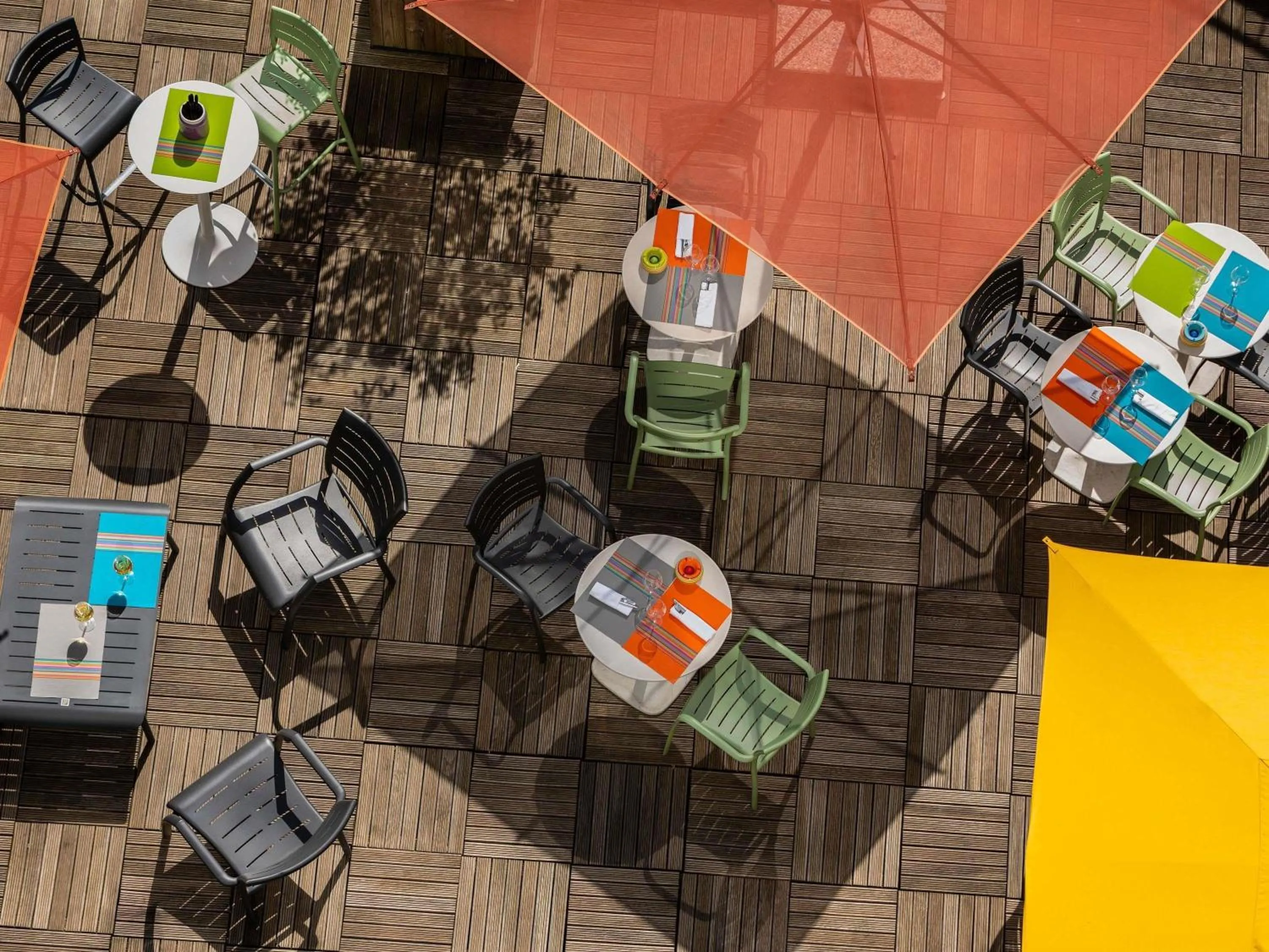 Lounge or bar in Novotel Paris Coeur d'Orly Airport