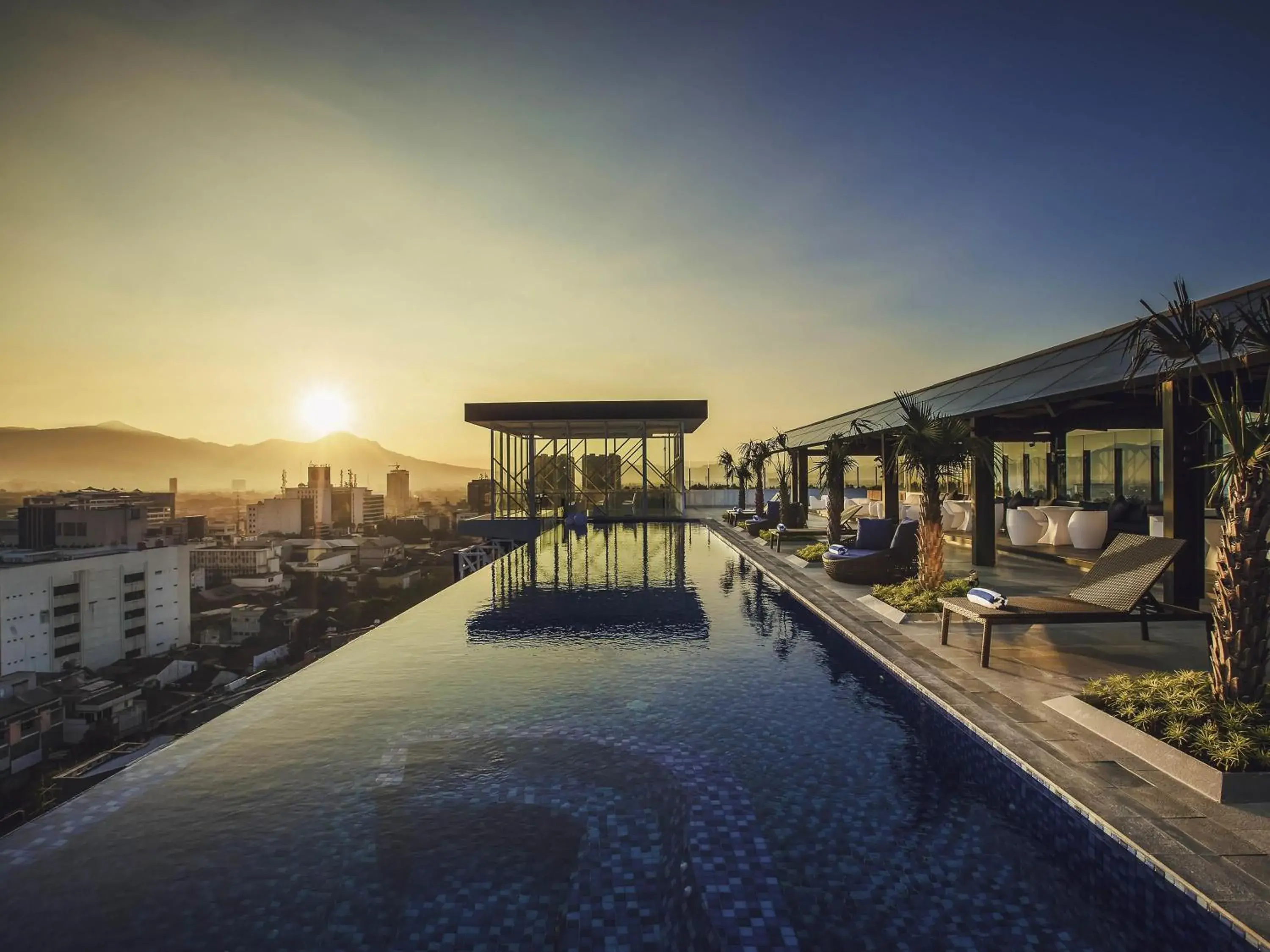 Pool view in Mercure Bandung City Centre Pool view in Mercure Bandung City Centre