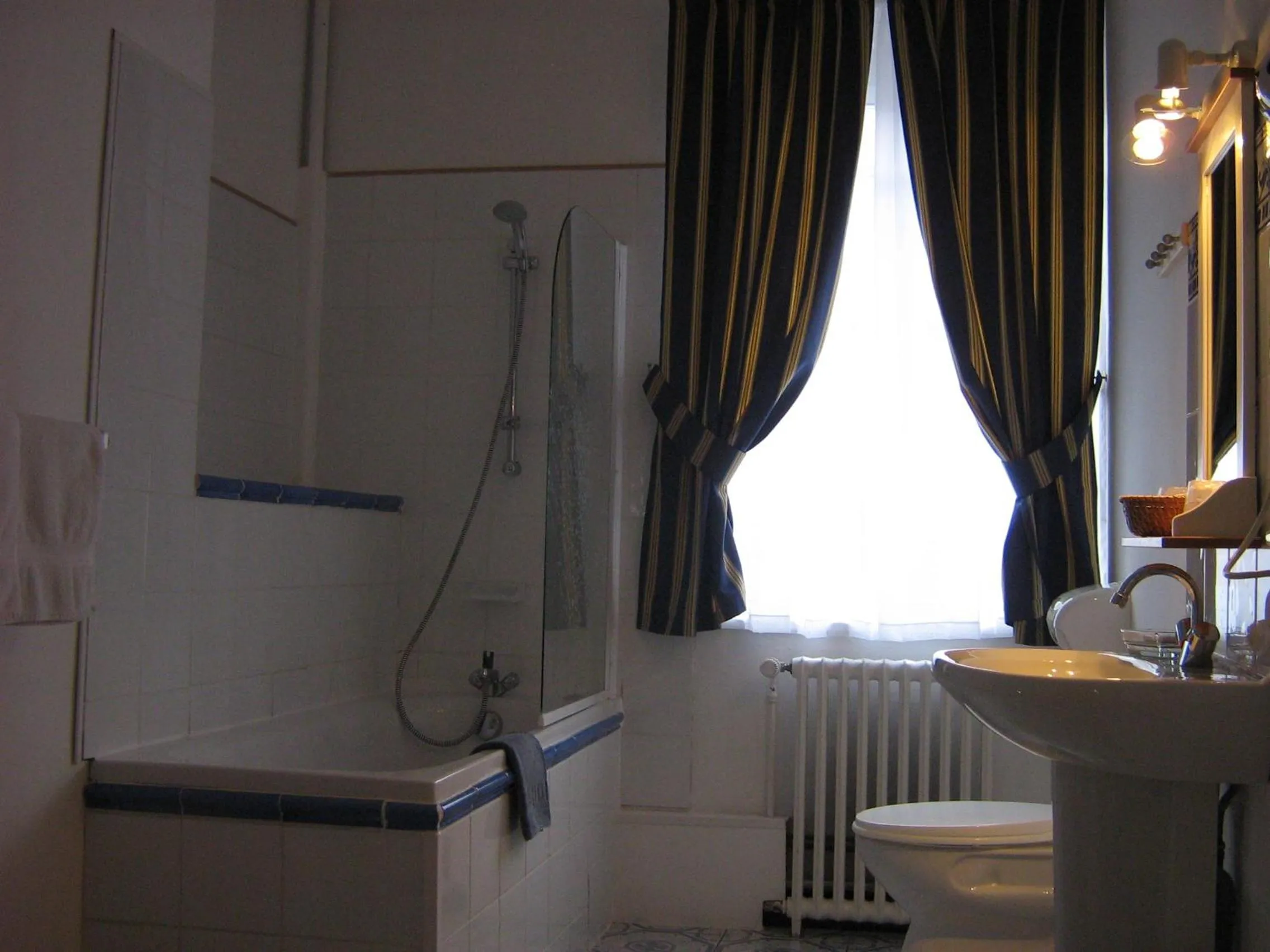 Bathroom in L'Art Doize