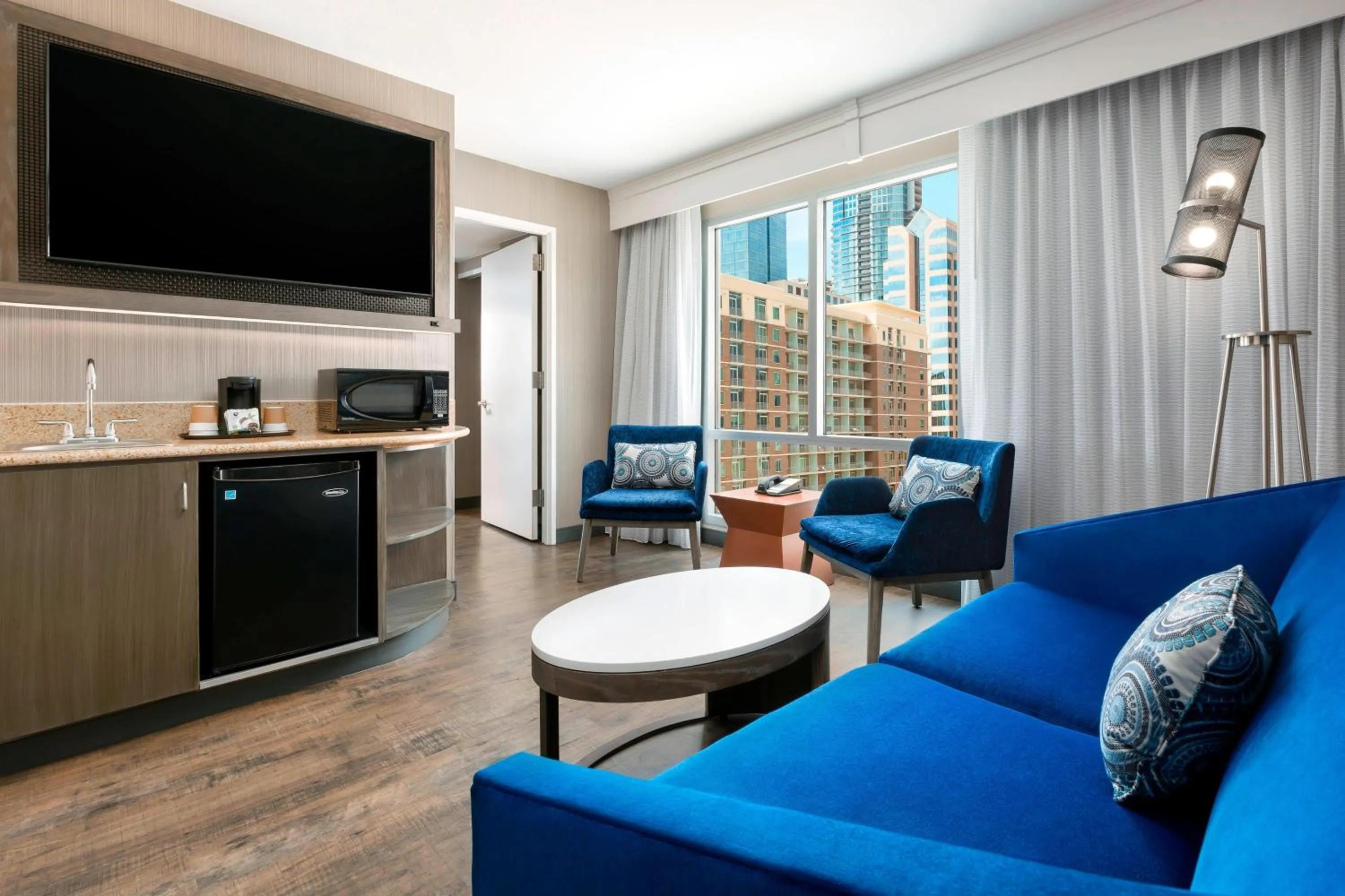 Living room in Courtyard Austin Downtown/Convention Center