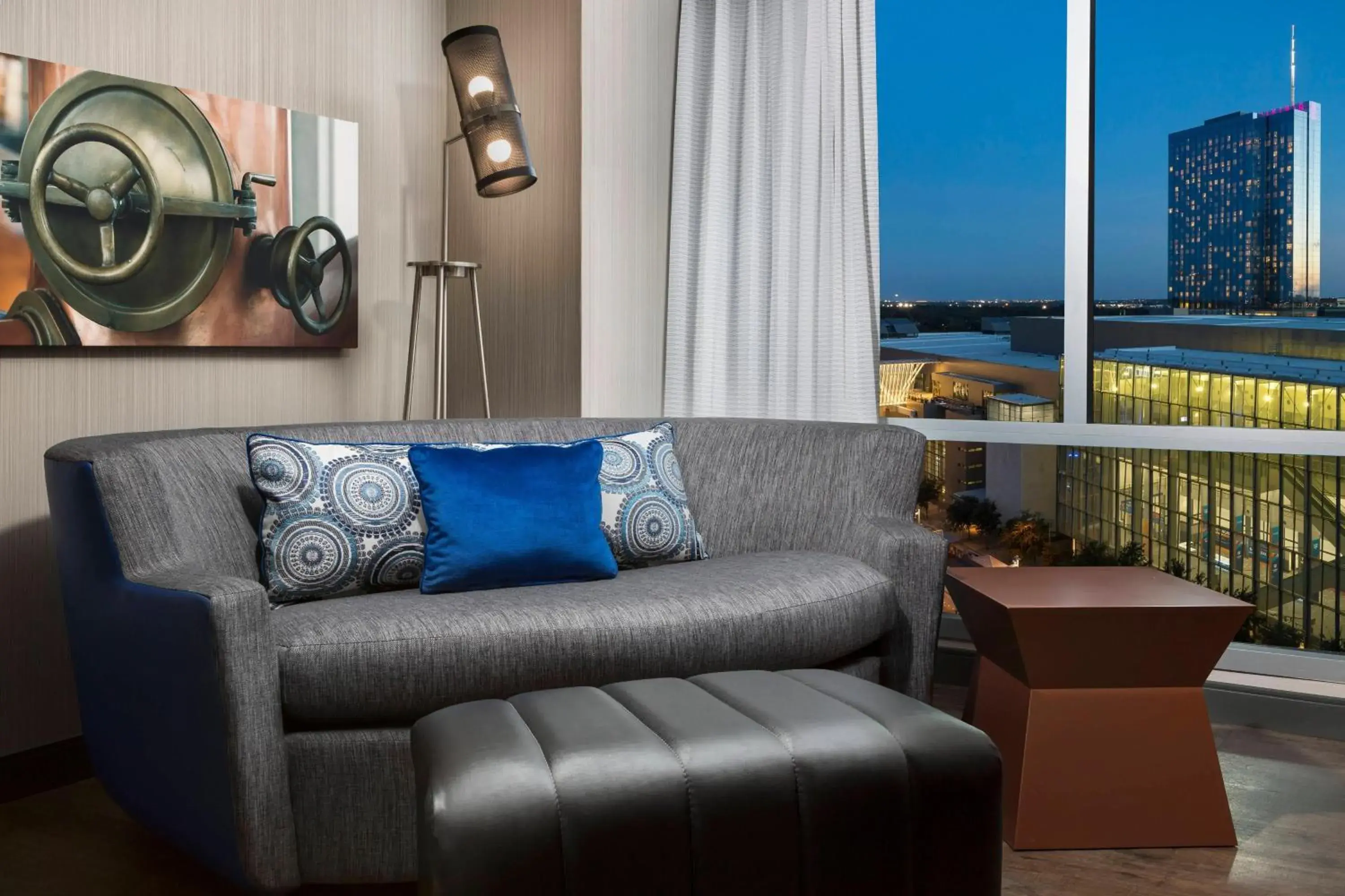 Executive, Guest room, 1 King, Sofa bed in Courtyard Austin Downtown/Convention Center Executive, Guest room, 1 King, Sofa bed in Courtyard Austin Downtown/Convention Center