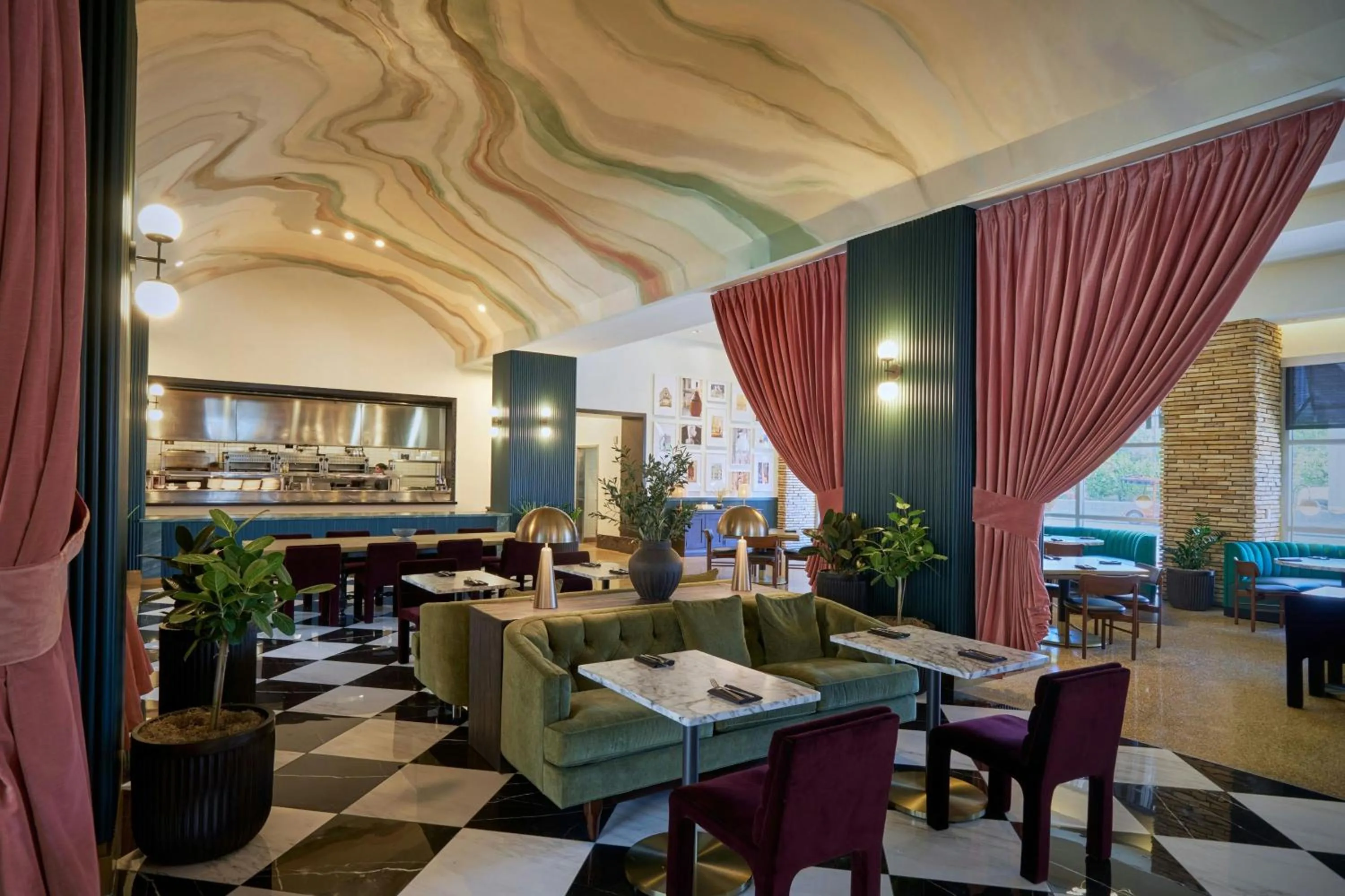 Restaurant/places to eat in Renaissance Las Vegas Hotel