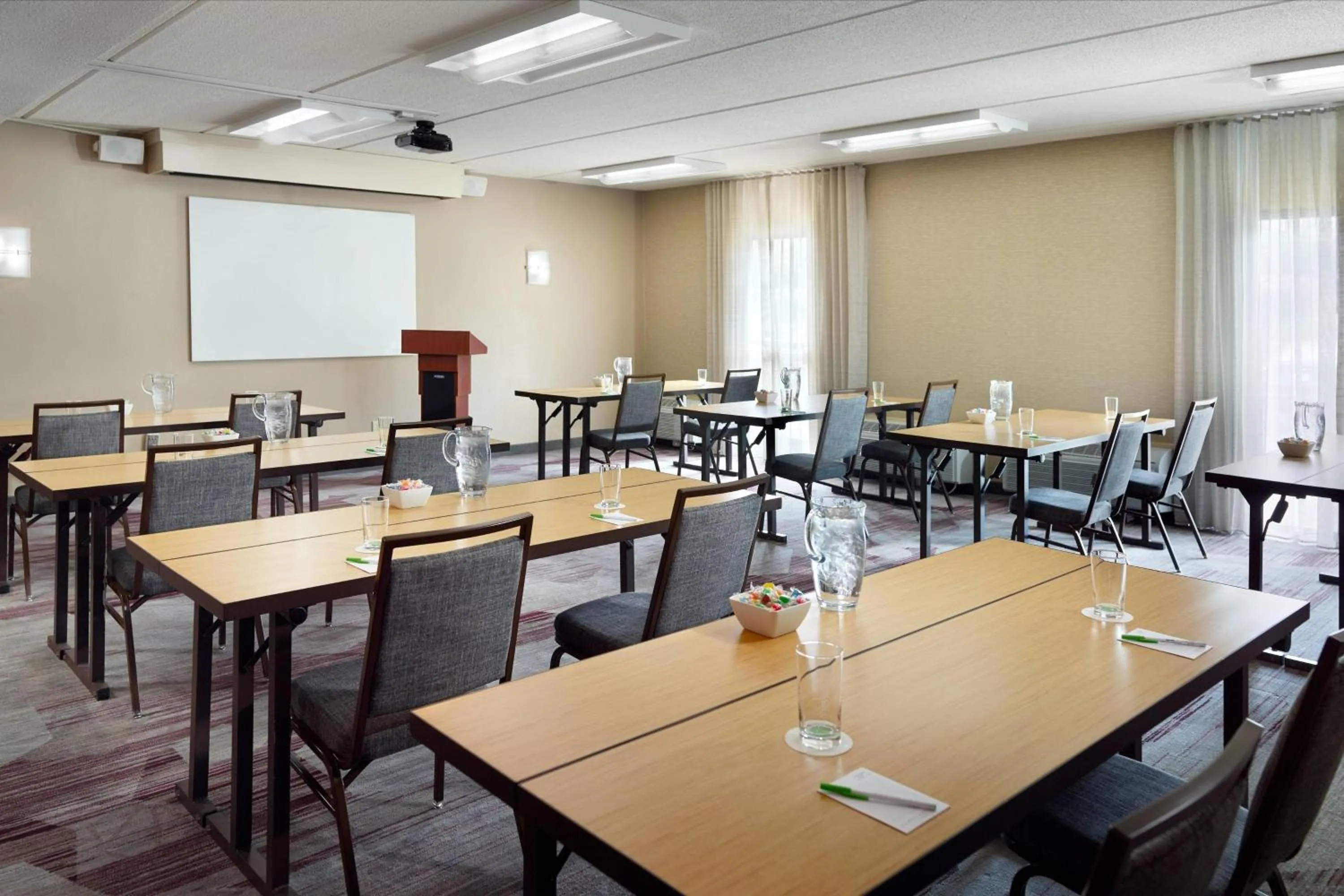 Meeting/conference room in Courtyard by Marriott Raleigh Midtown