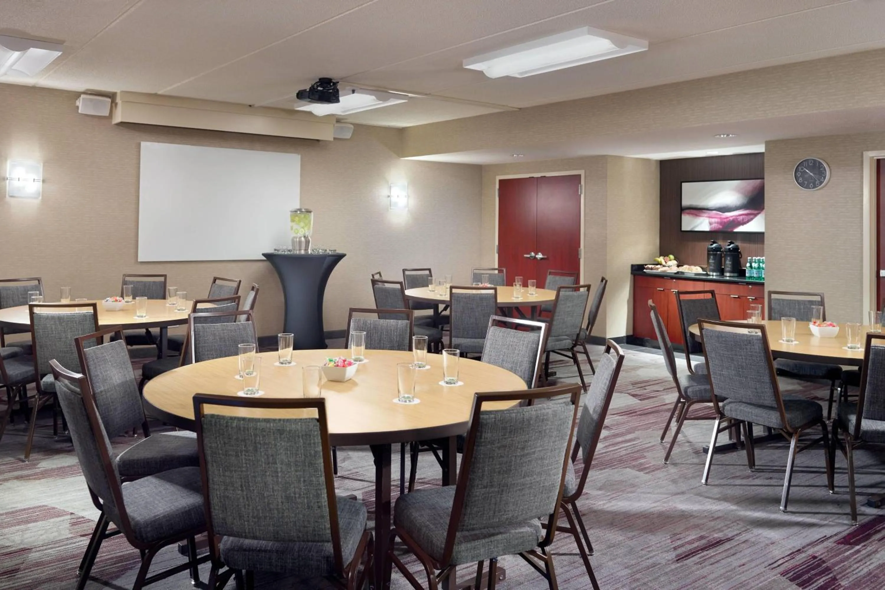 Meeting/conference room in Courtyard by Marriott Raleigh Midtown
