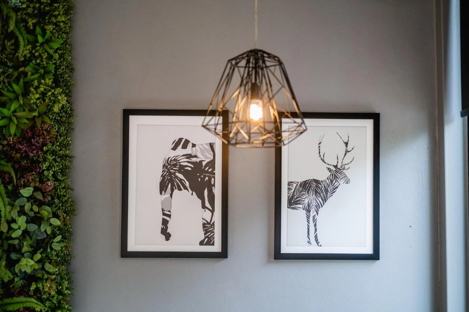 Restaurant/places to eat in Tamsabai hotel