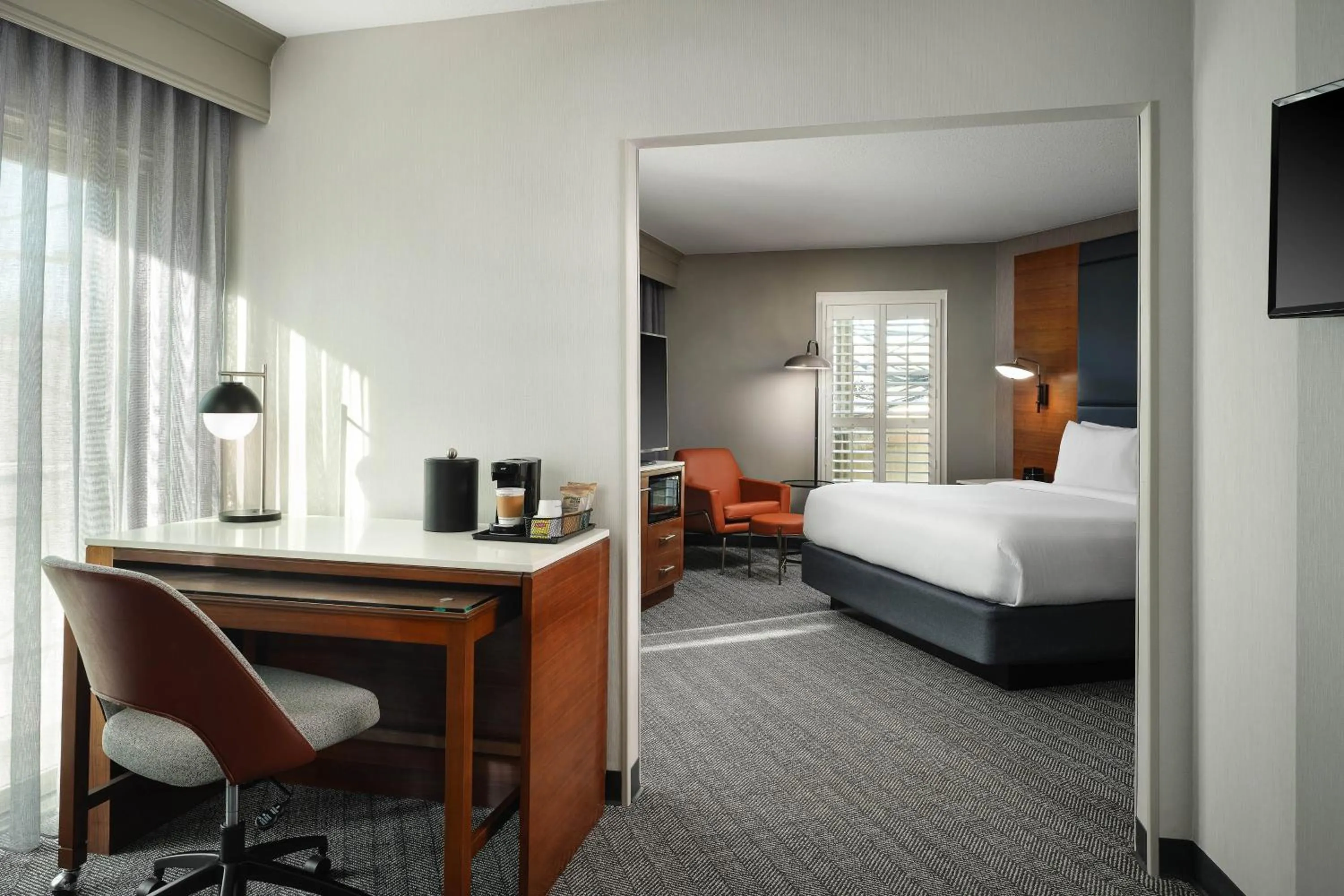 Bedroom, Bed in Courtyard Los Angeles Century City/Beverly Hills