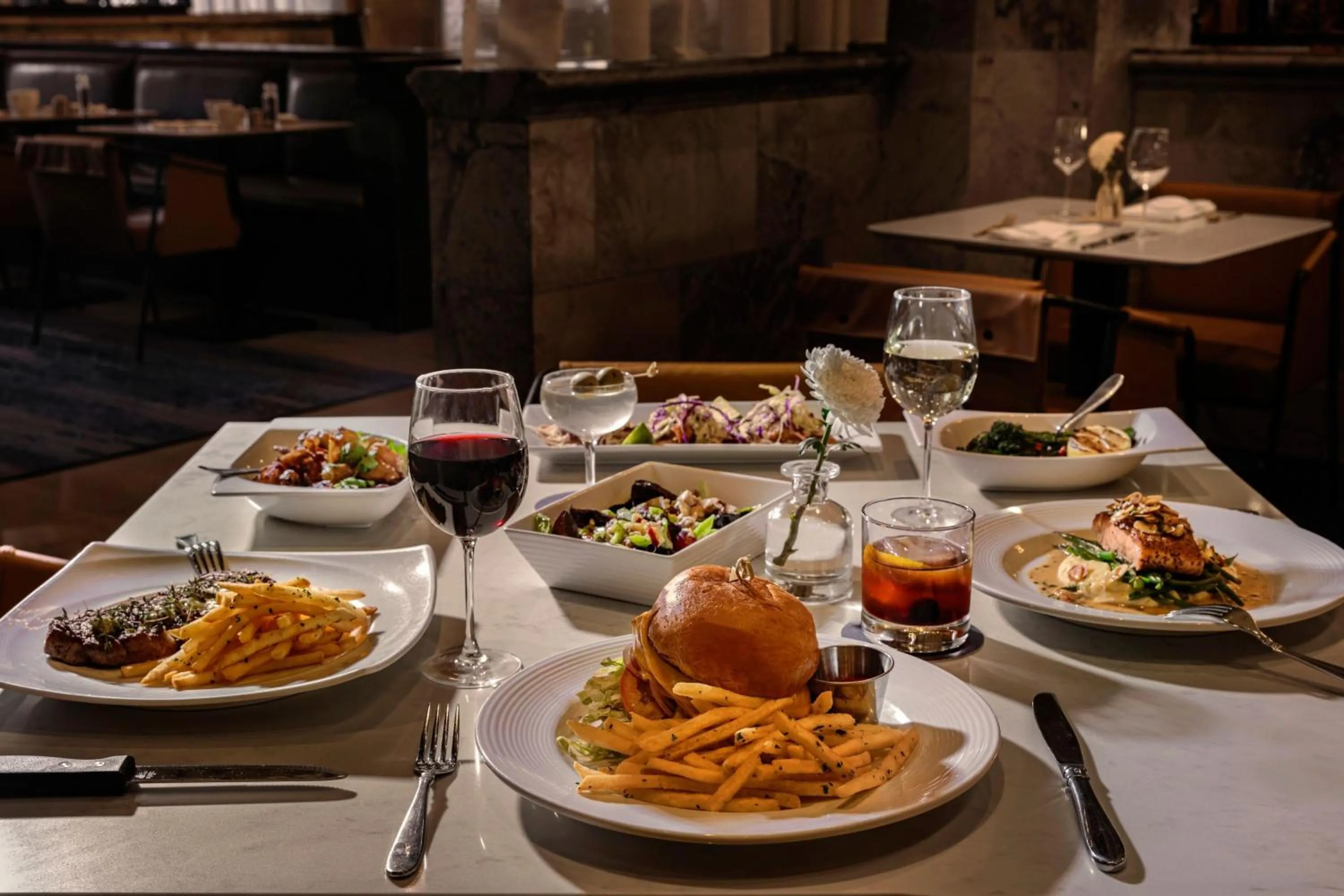 Lounge or bar in Courtyard by Marriott San Diego Downtown