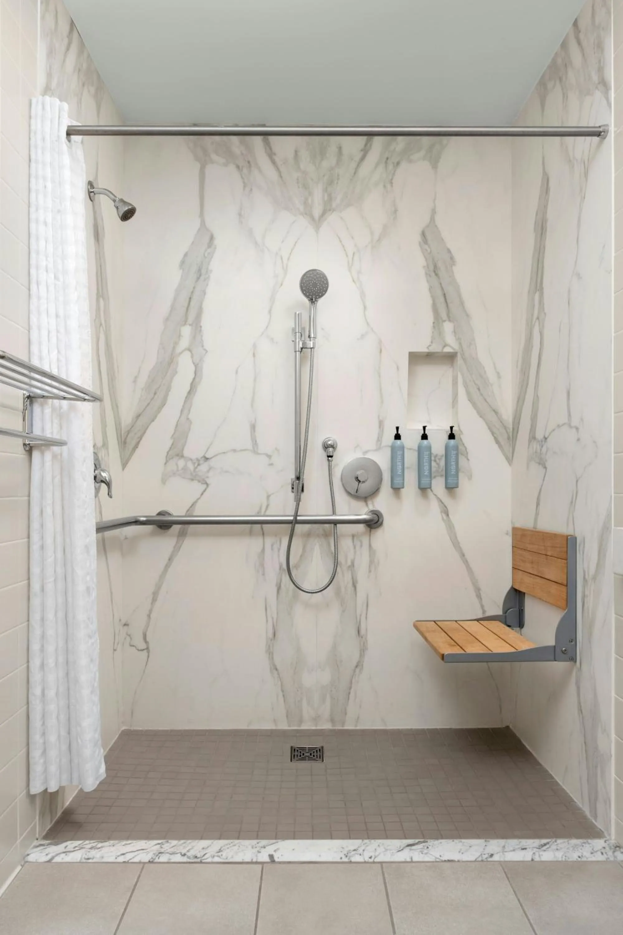 Bathroom in Courtyard by Marriott Fishermans Wharf