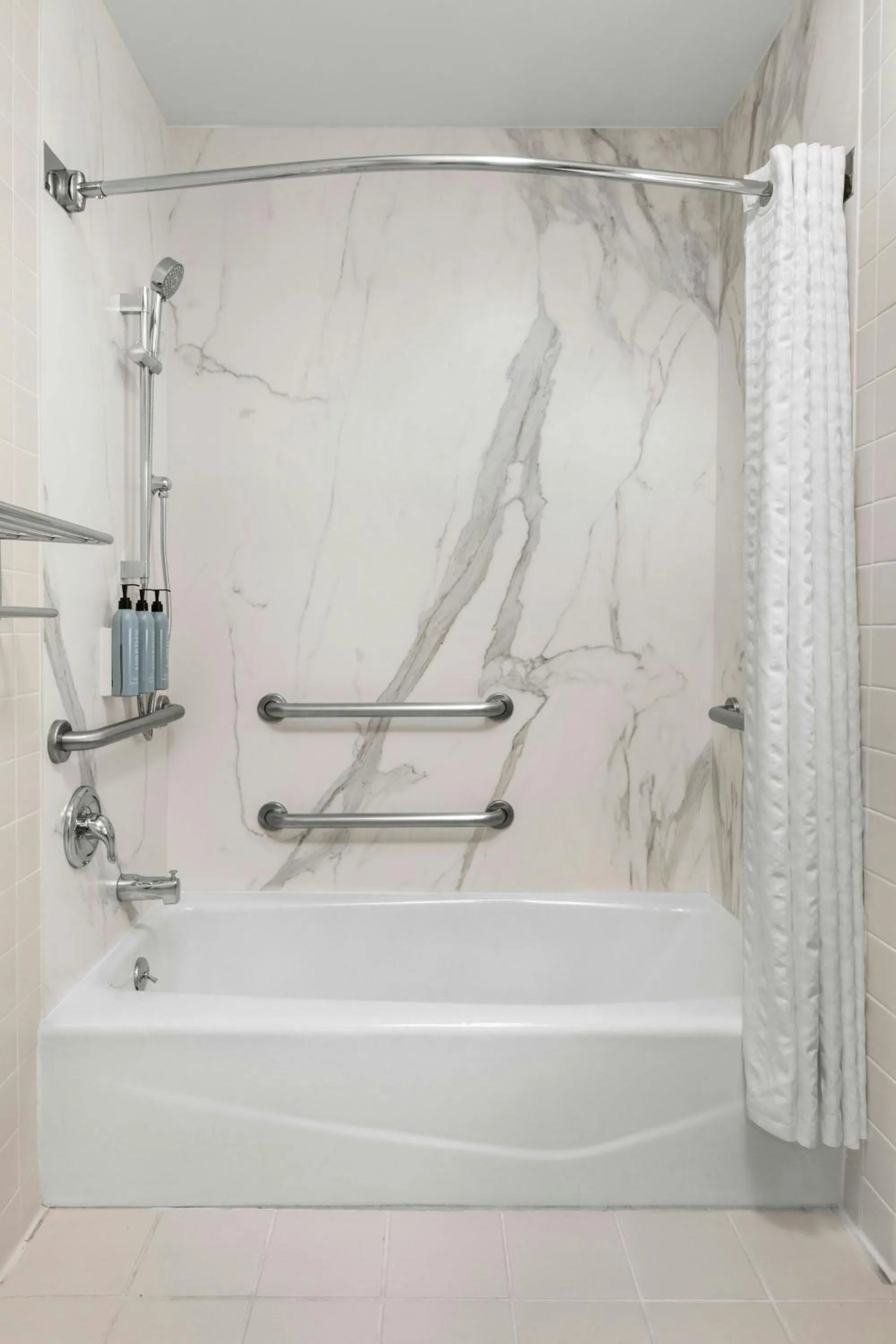 Bathroom in Courtyard by Marriott Fishermans Wharf