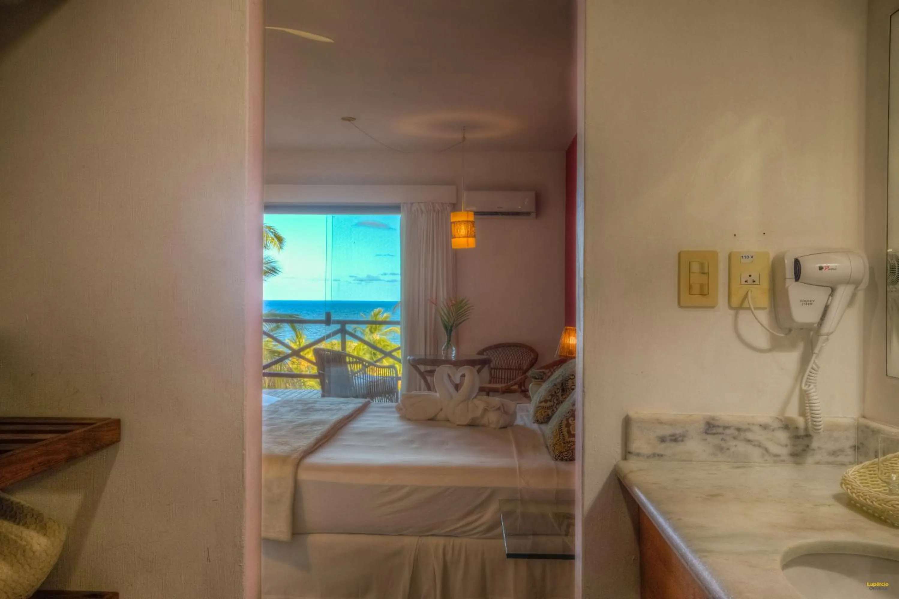 Bathroom, Bed in Itacaré Eco Resort