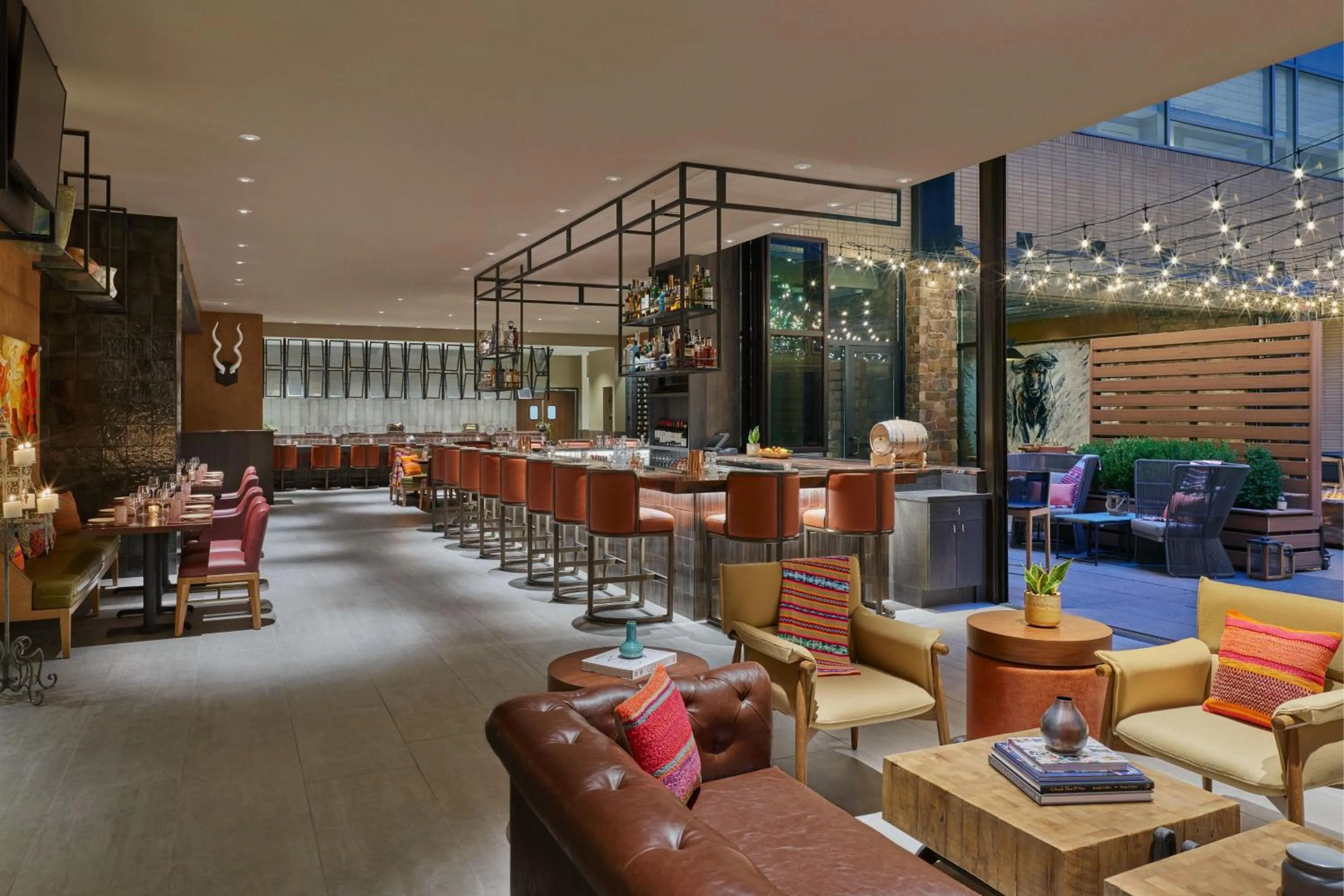 Lounge or bar in Hotel Clio, a Luxury Collection Hotel, Denver Cherry Creek