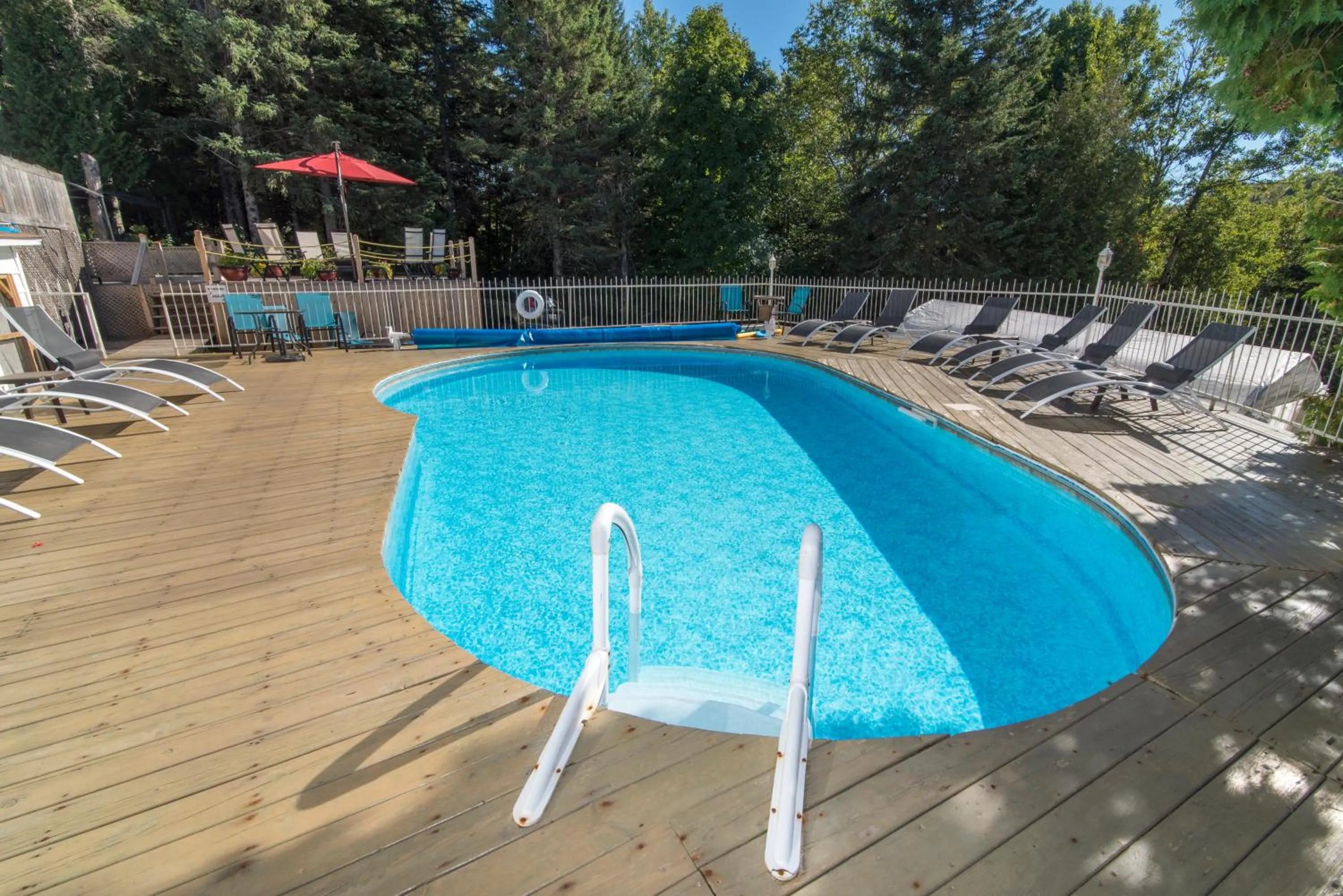 Swimming pool in Auberge Hotel Spa Watel
