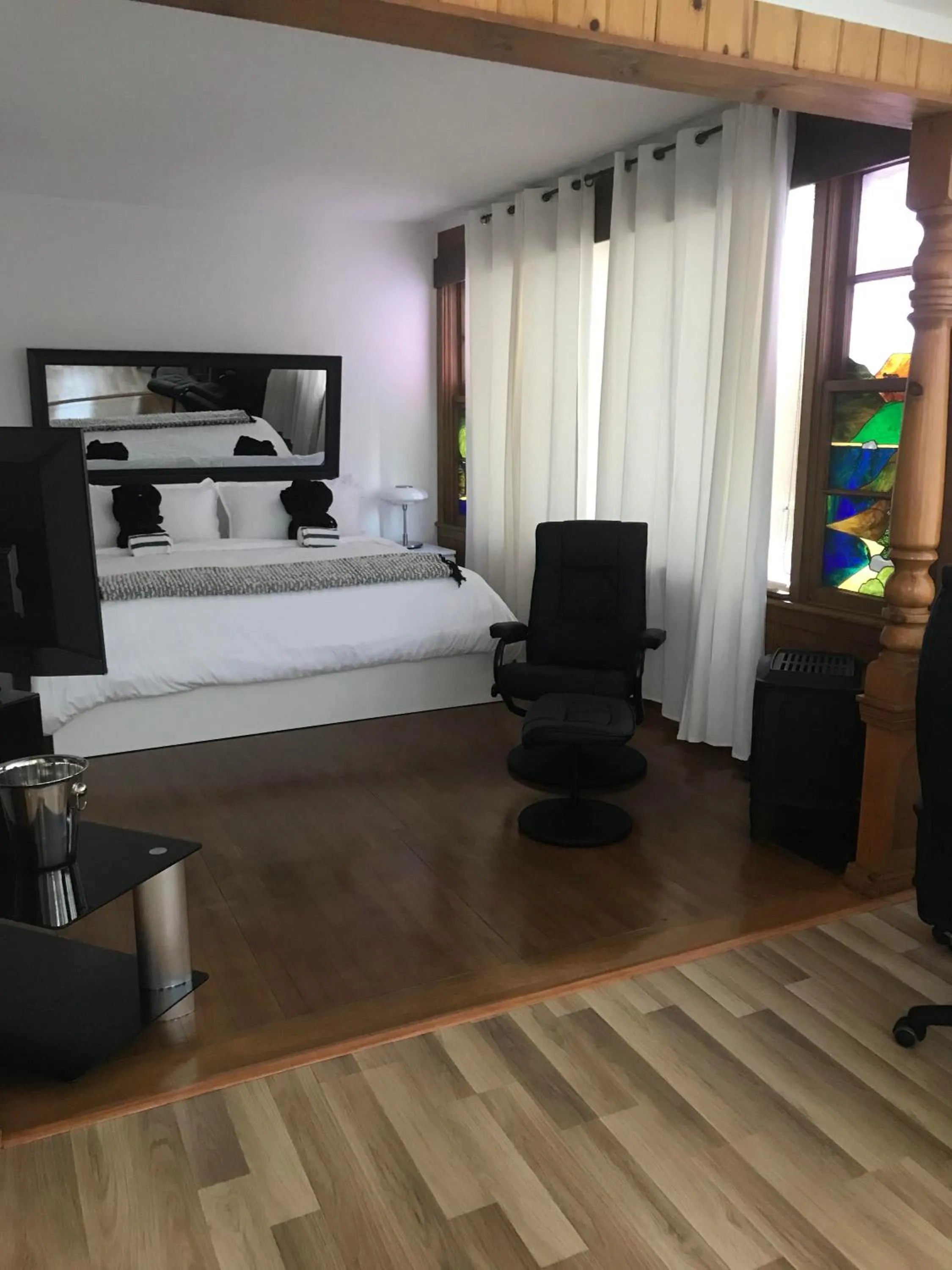 Bed in Auberge Hotel Spa Watel