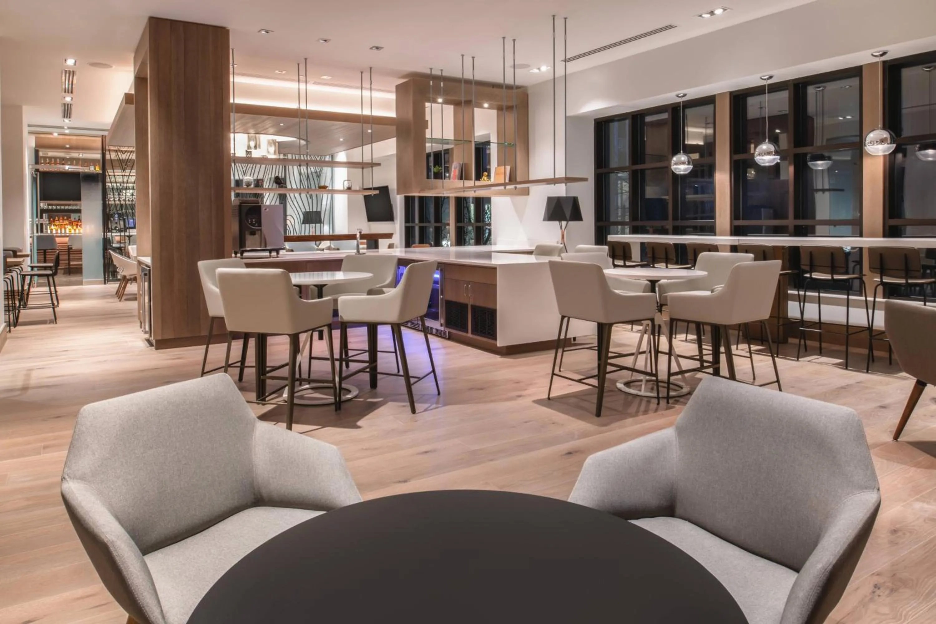 Lounge or bar in The Bidwell Marriott Portland
