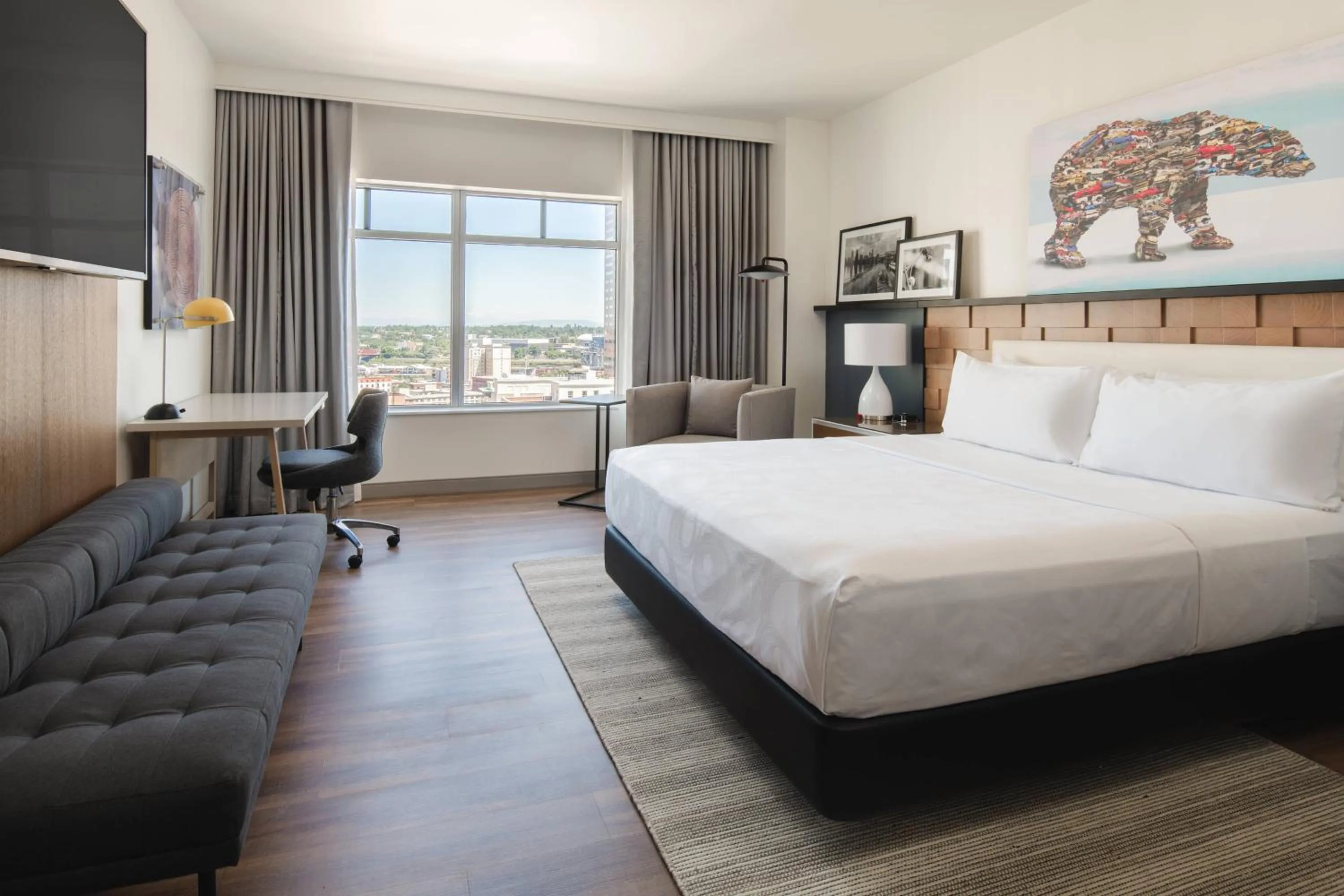 Photo of the whole room, Bed in The Bidwell Marriott Portland
