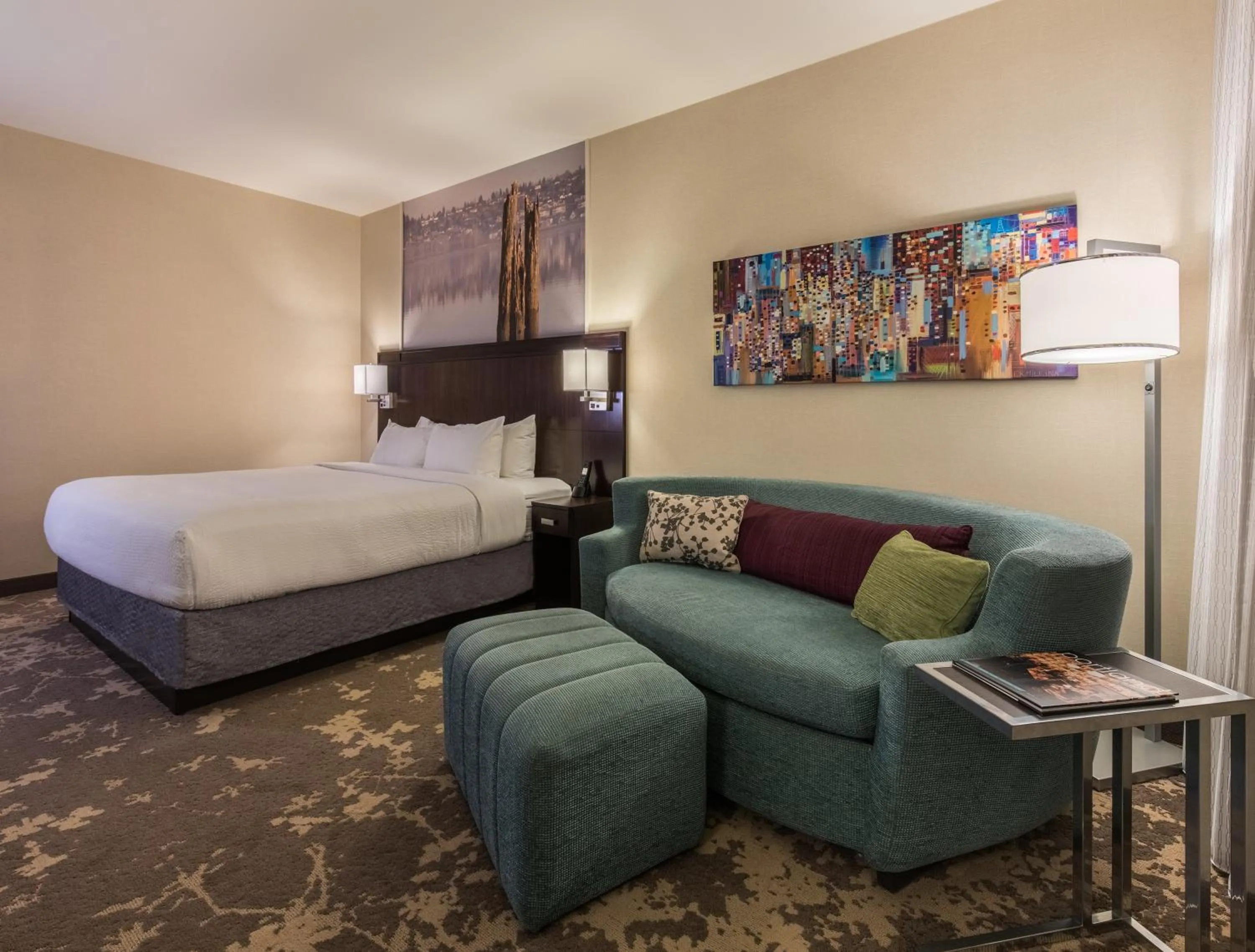 Bed in Courtyard by Marriott Portland City Center