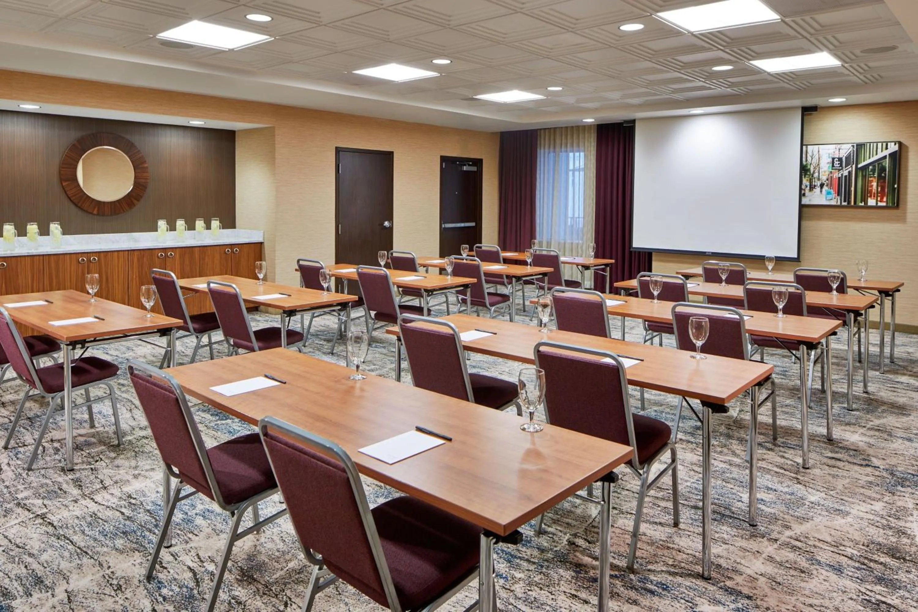 Meeting/conference room in Courtyard by Marriott Portland City Center