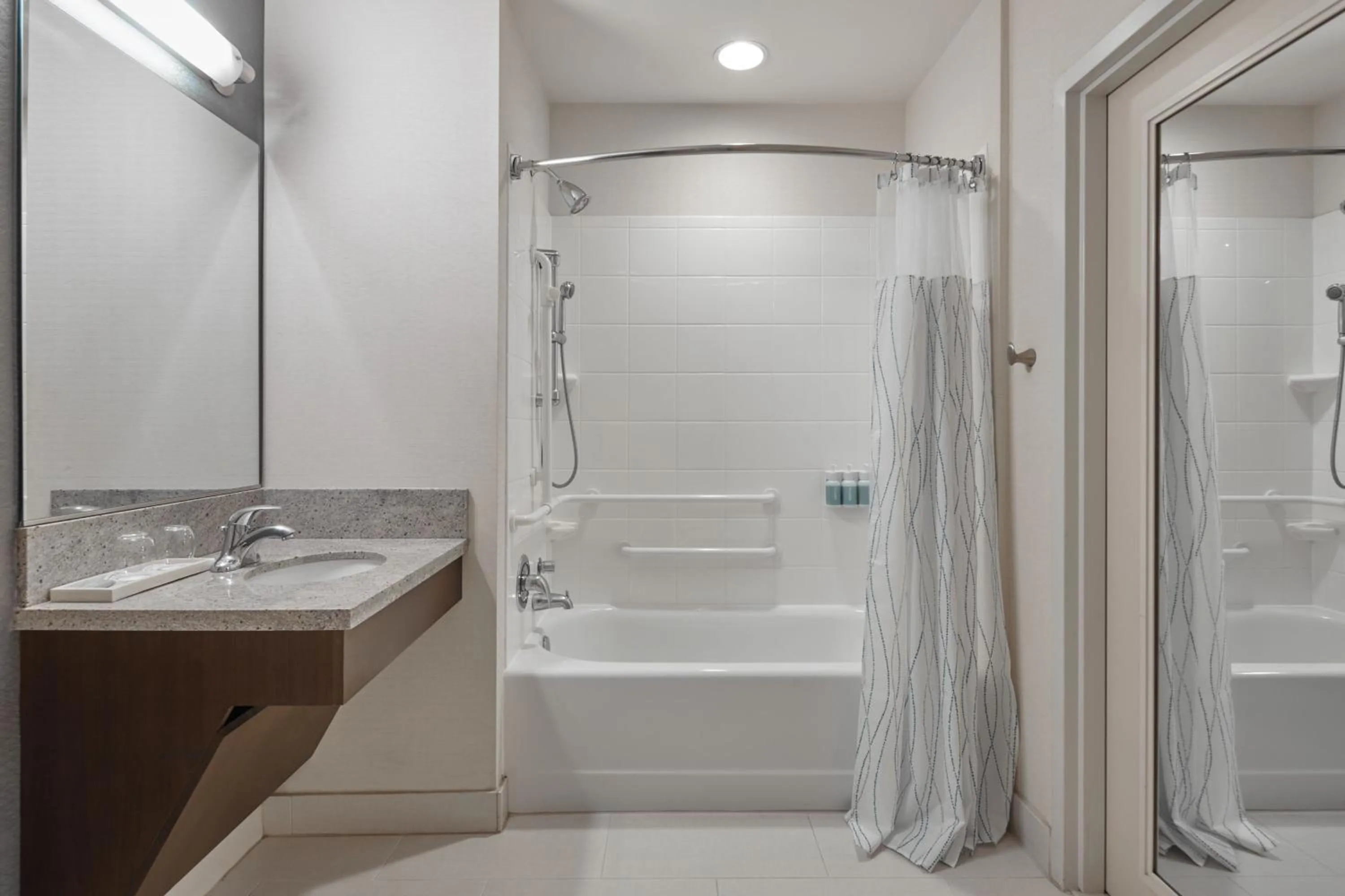 Bathroom in Courtyard by Marriott Portland City Center