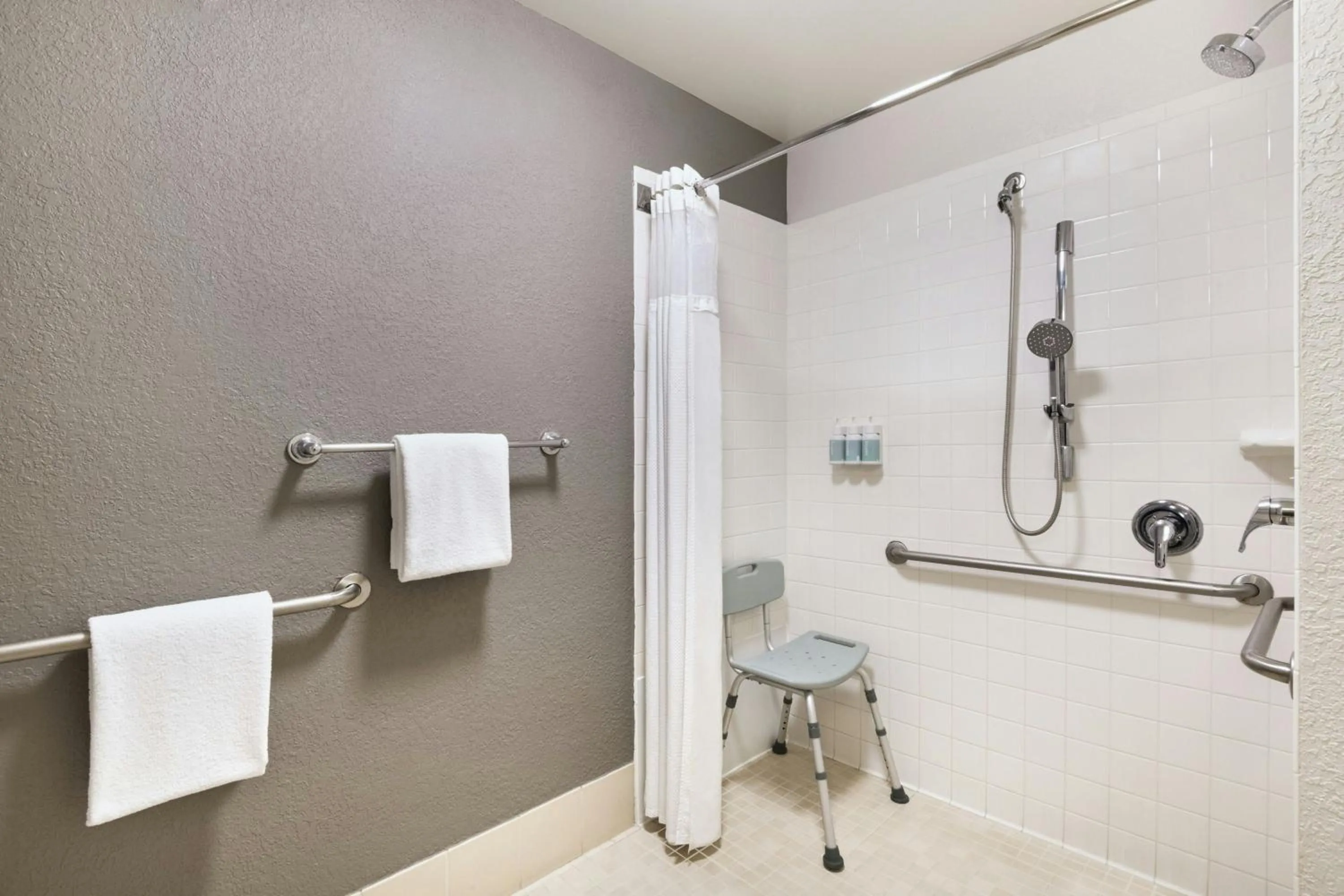 Bathroom in Courtyard by Marriott San Antonio Airport