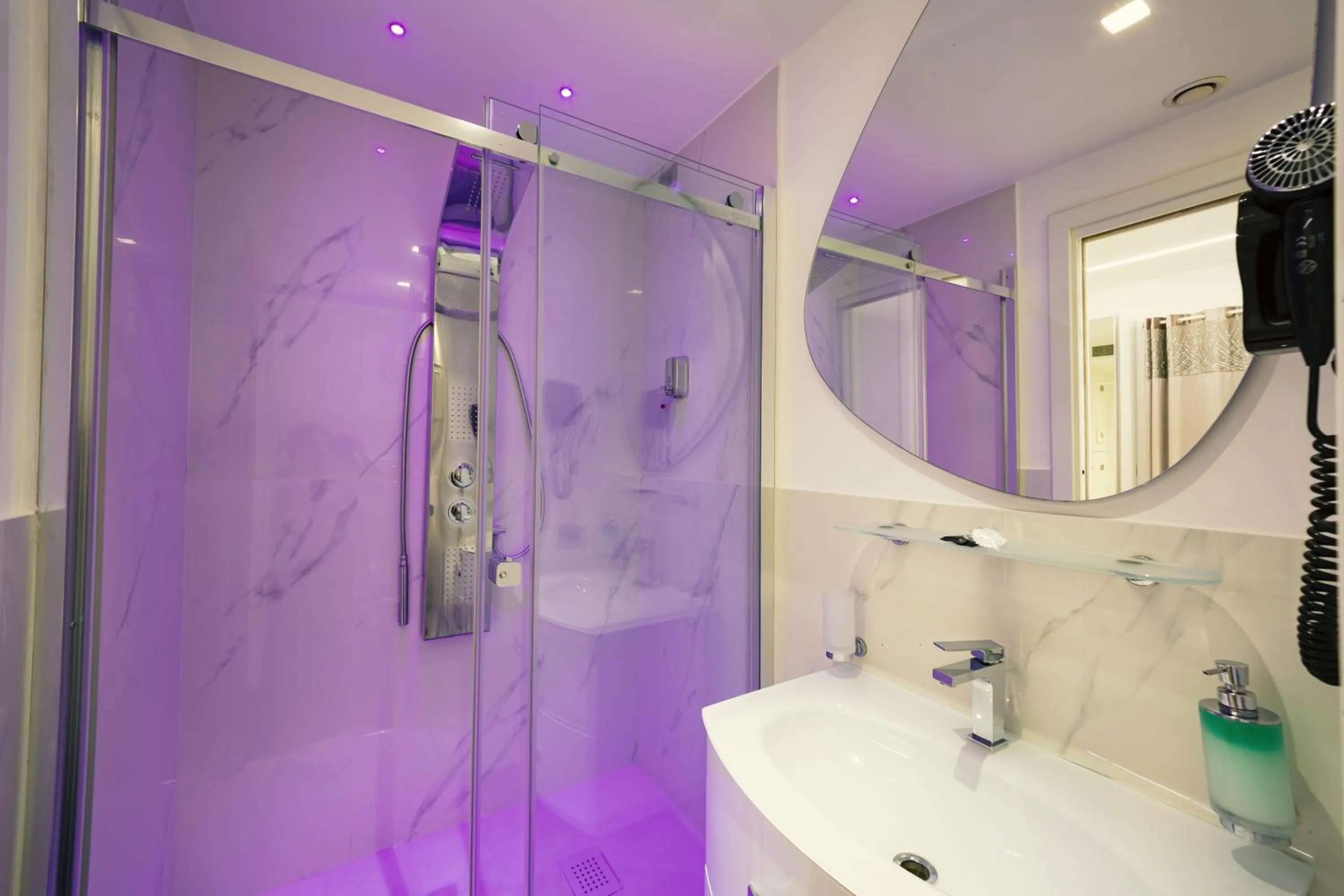 Bathroom in St. Peter Grand Suite