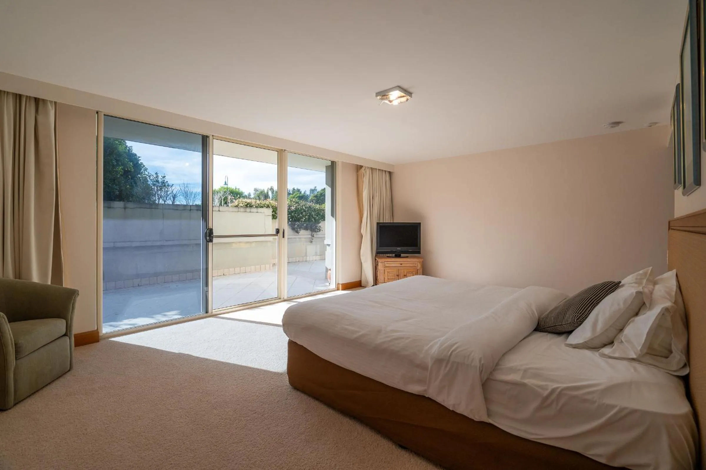 Bed in Harrington River Lodge