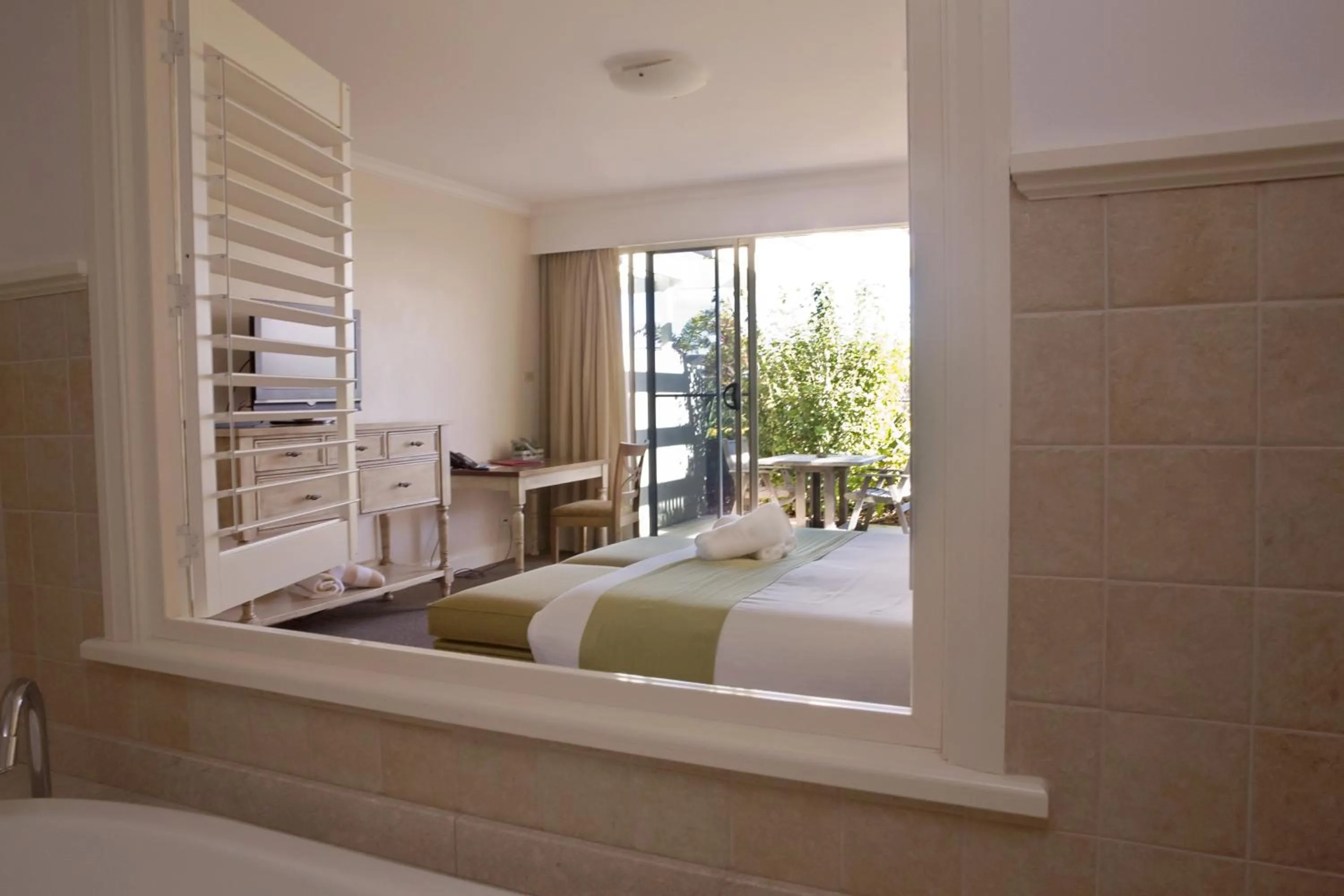 Bathroom, Bed in Harrington River Lodge