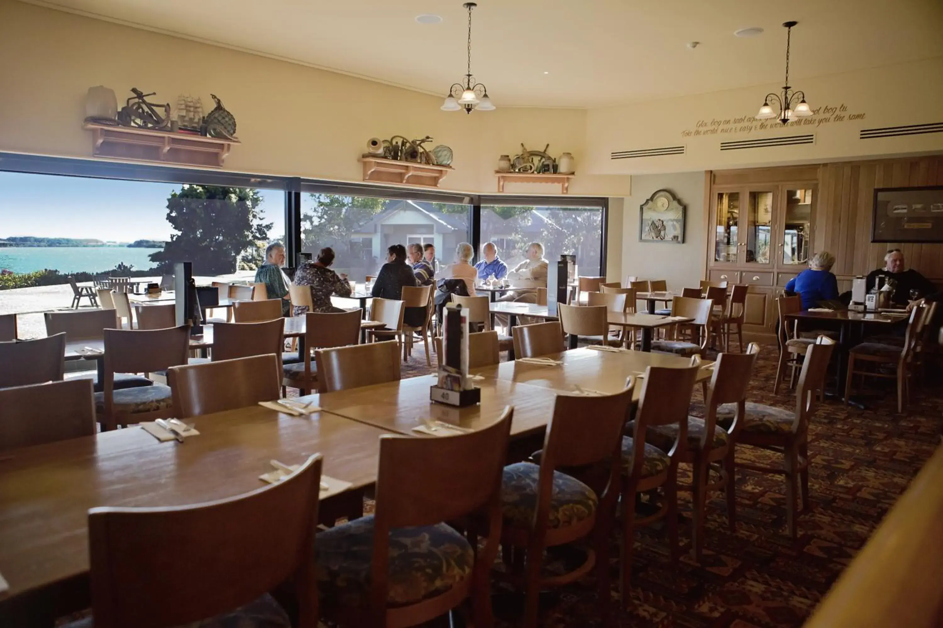 Lounge or bar in Harrington River Lodge Lounge or bar in Harrington River Lodge