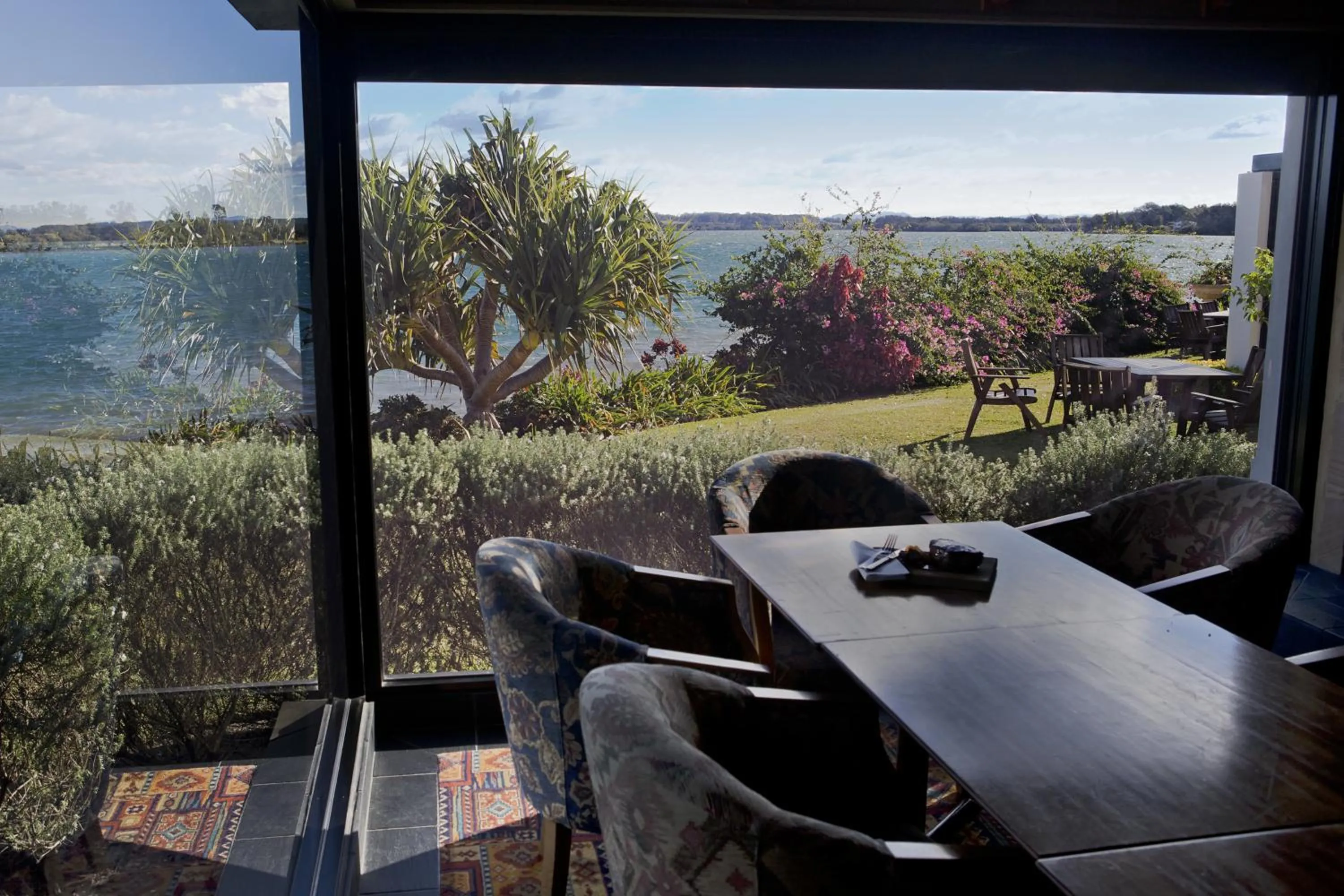 Lounge or bar in Harrington River Lodge