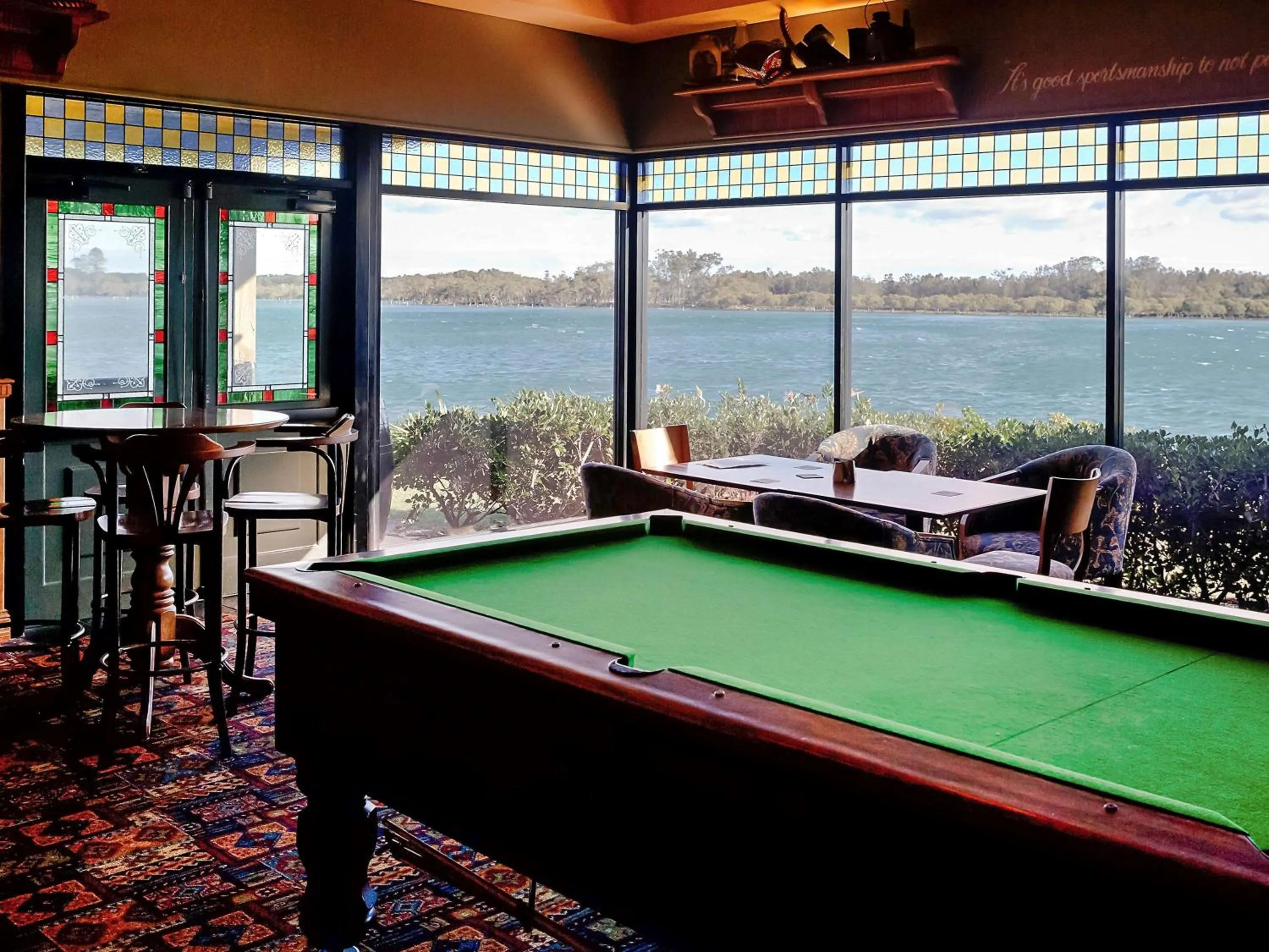 Lounge or bar in Harrington River Lodge