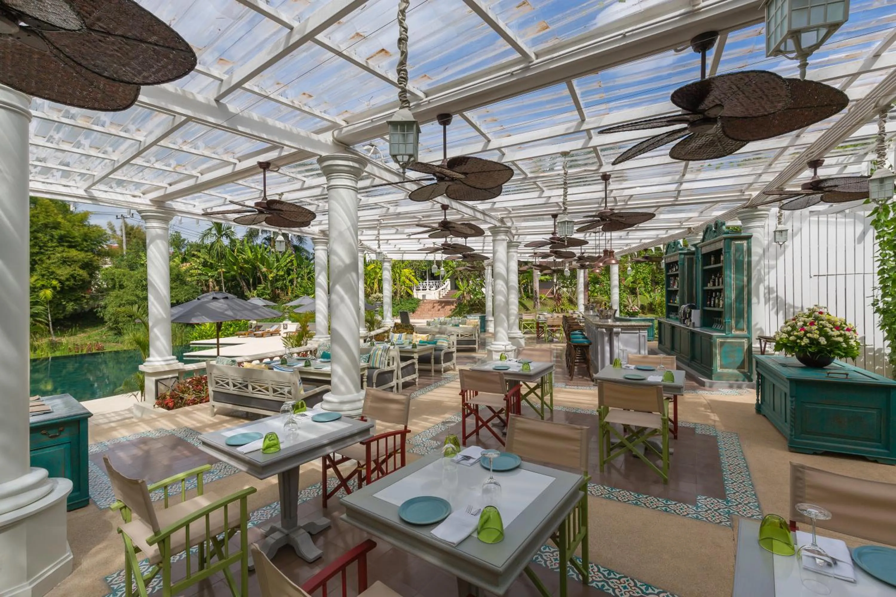 Restaurant/places to eat in The Luang Say Residence