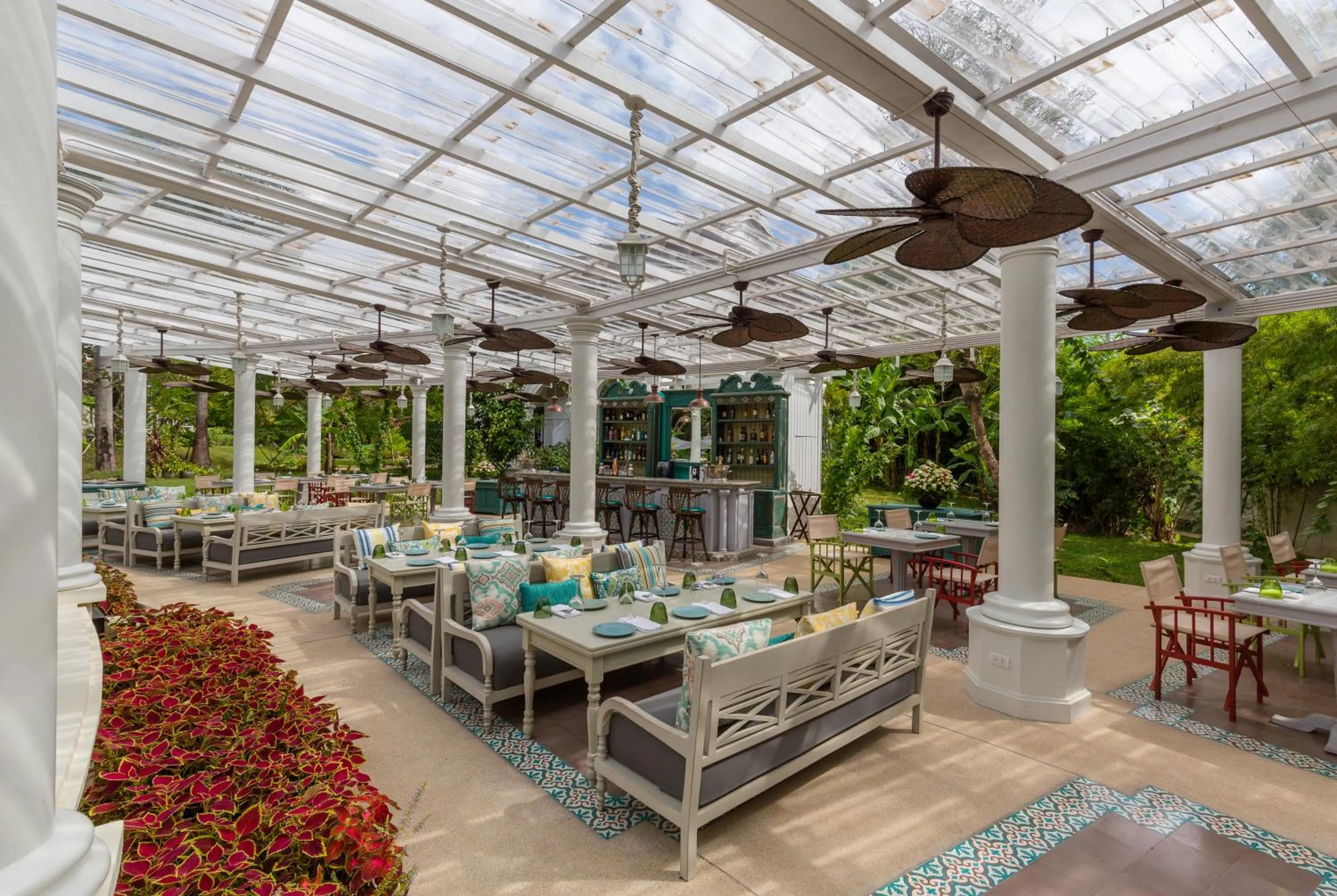 Restaurant/places to eat in The Luang Say Residence