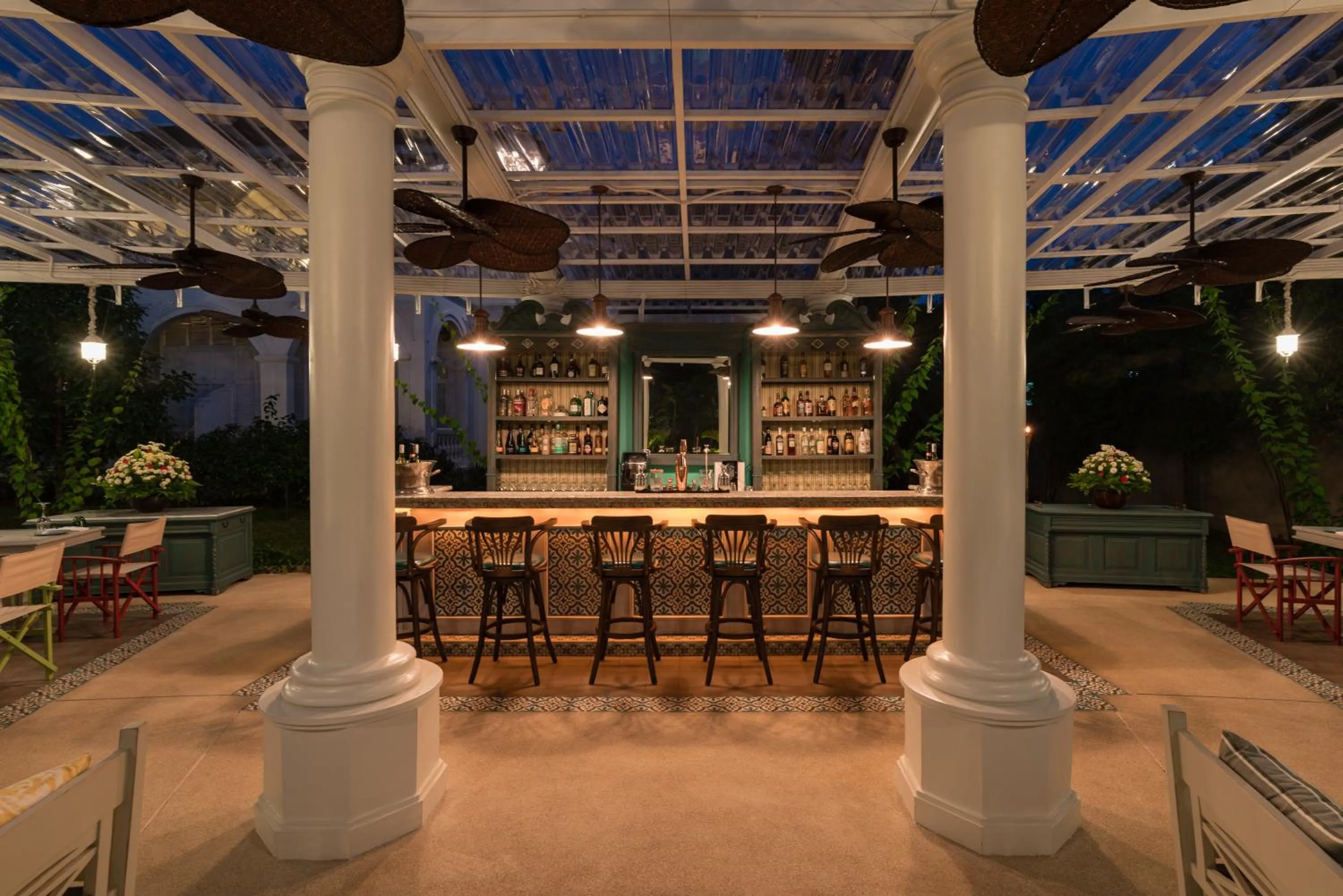 Restaurant/places to eat in The Luang Say Residence