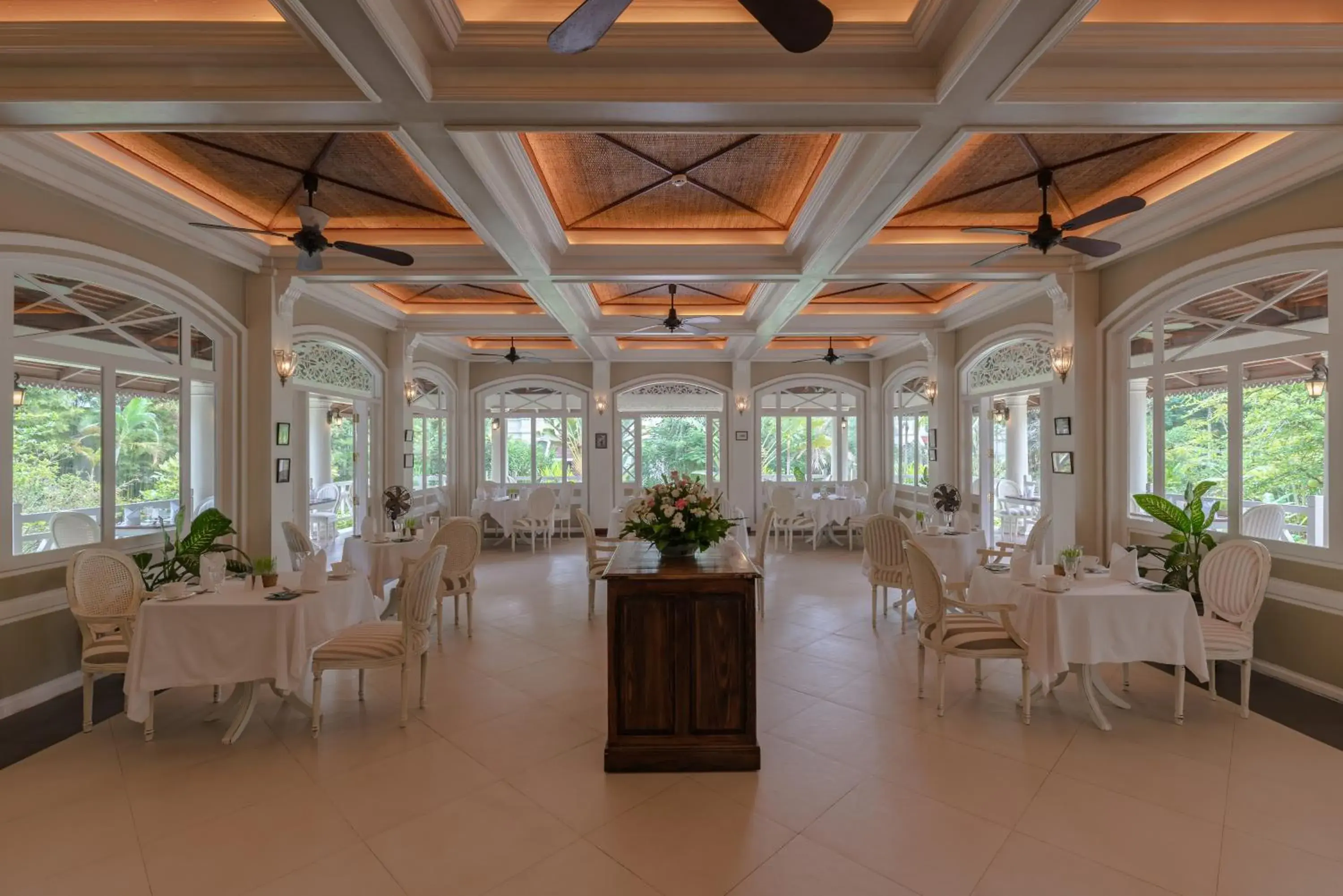 Restaurant/places to eat in The Luang Say Residence Restaurant/places to eat in The Luang Say Residence