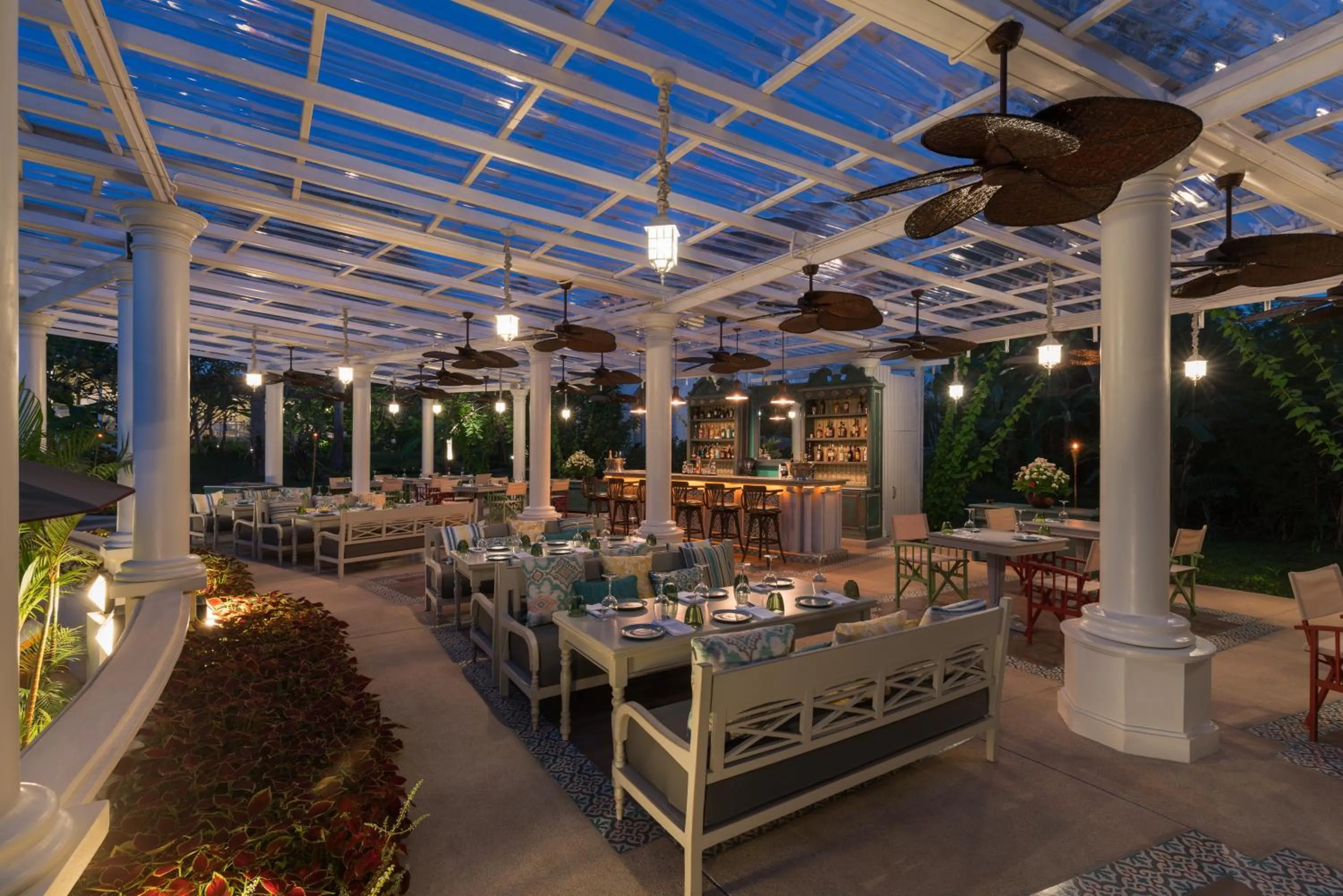 Restaurant/places to eat in The Luang Say Residence