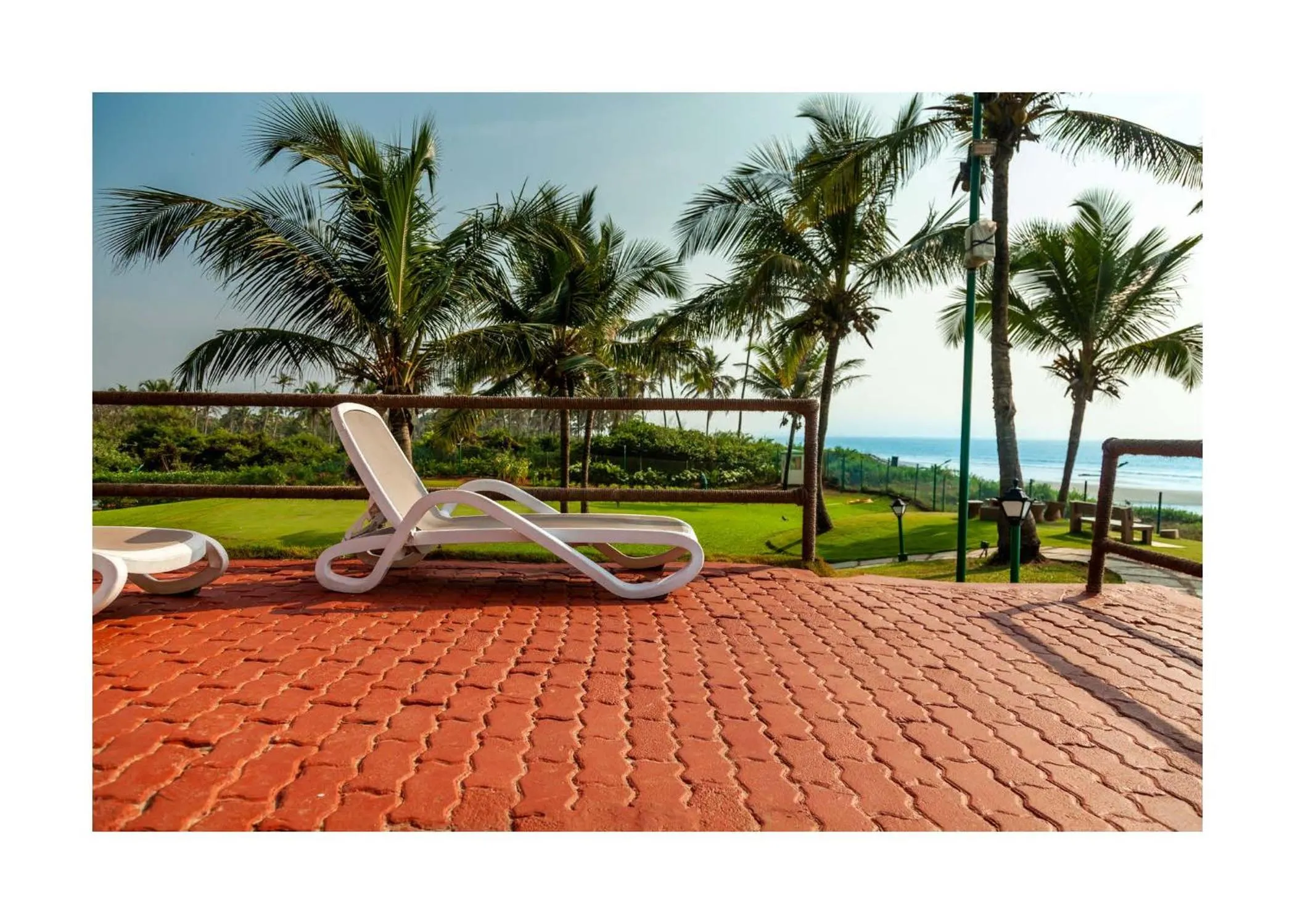 Beach in Caravela Beach Resort