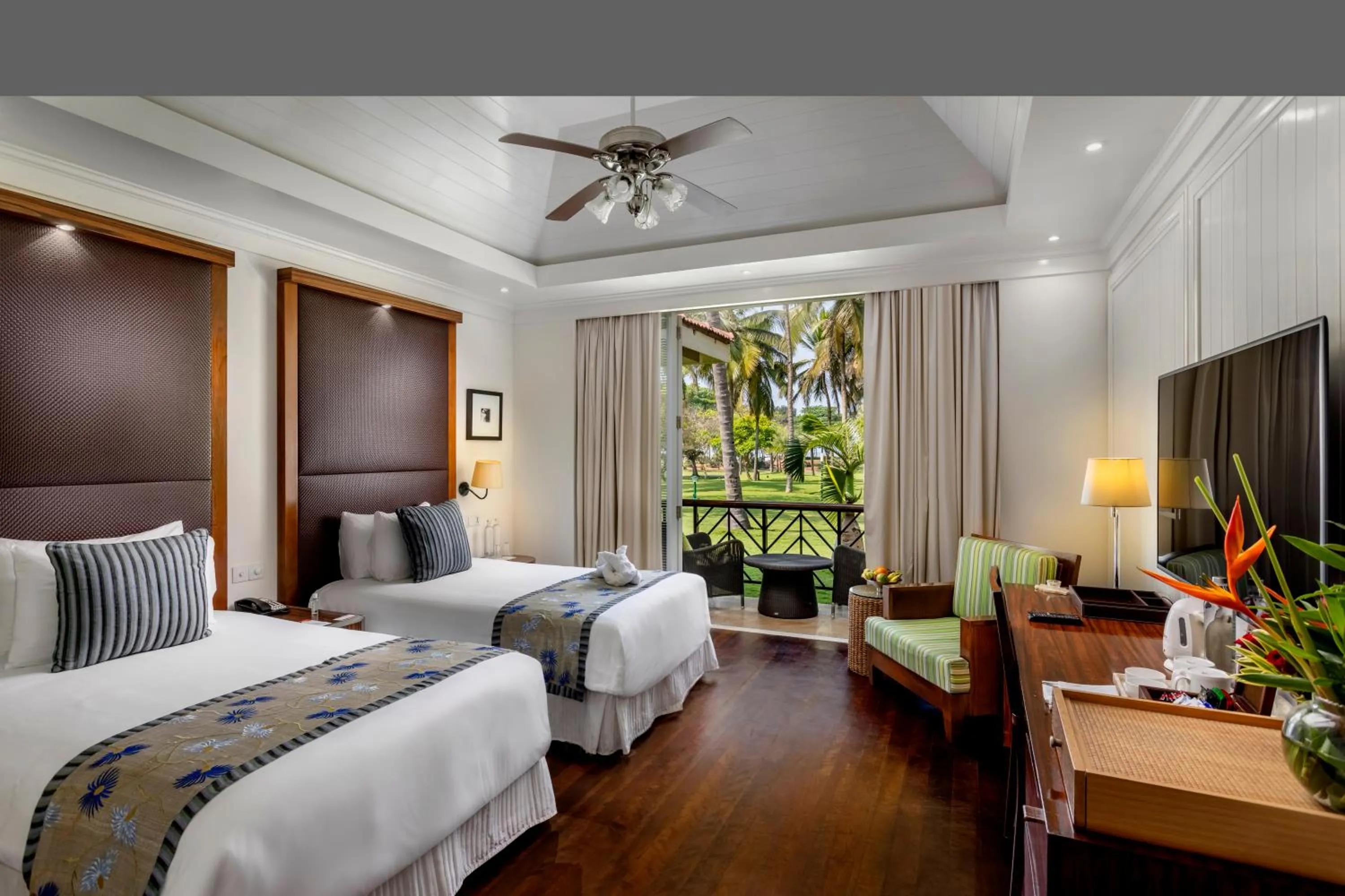 Bedroom, Bed in Caravela Beach Resort