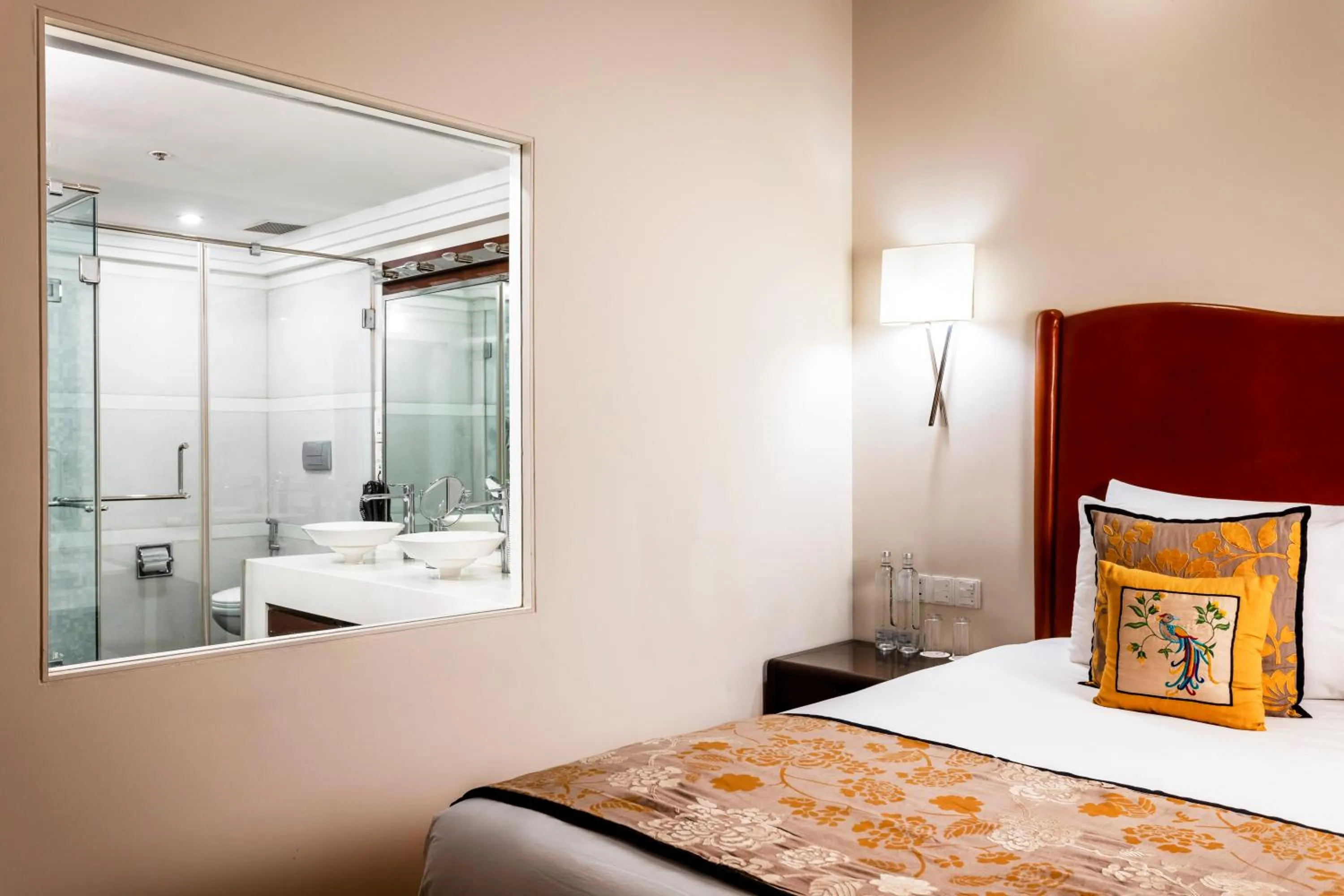 Bedroom, Bed in Caravela Beach Resort