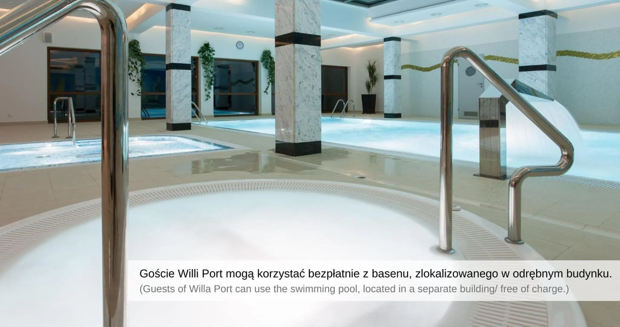 Pool view in Willa Port