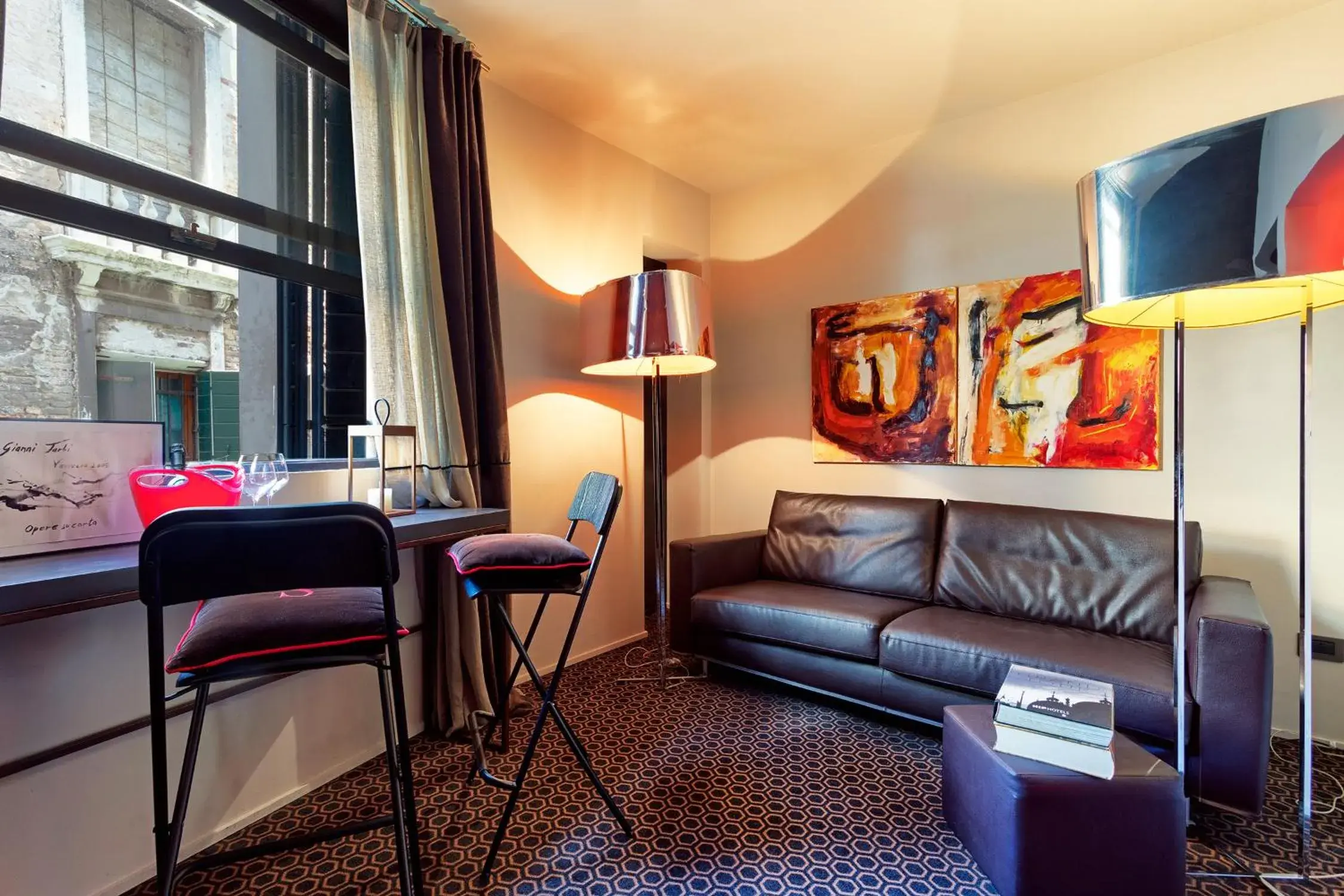 Deluxe Apartment in Charming House Iqs Deluxe Apartment in Charming House Iqs