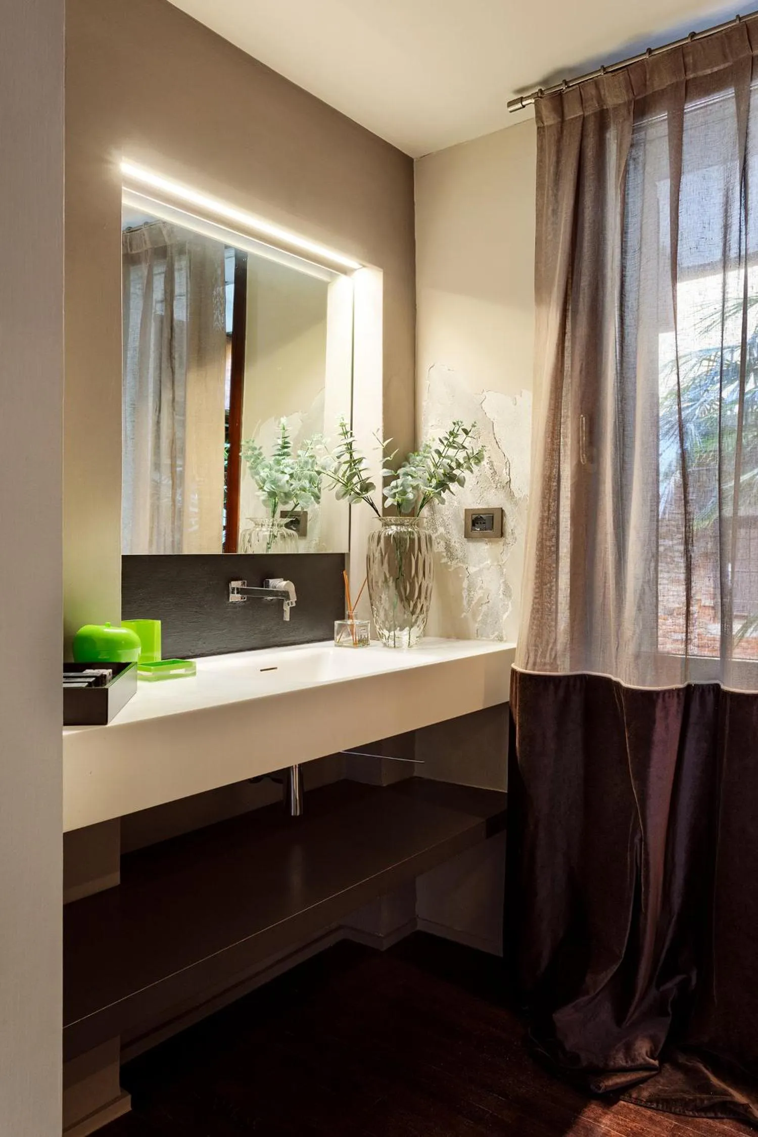 Bathroom in Charming House Iqs