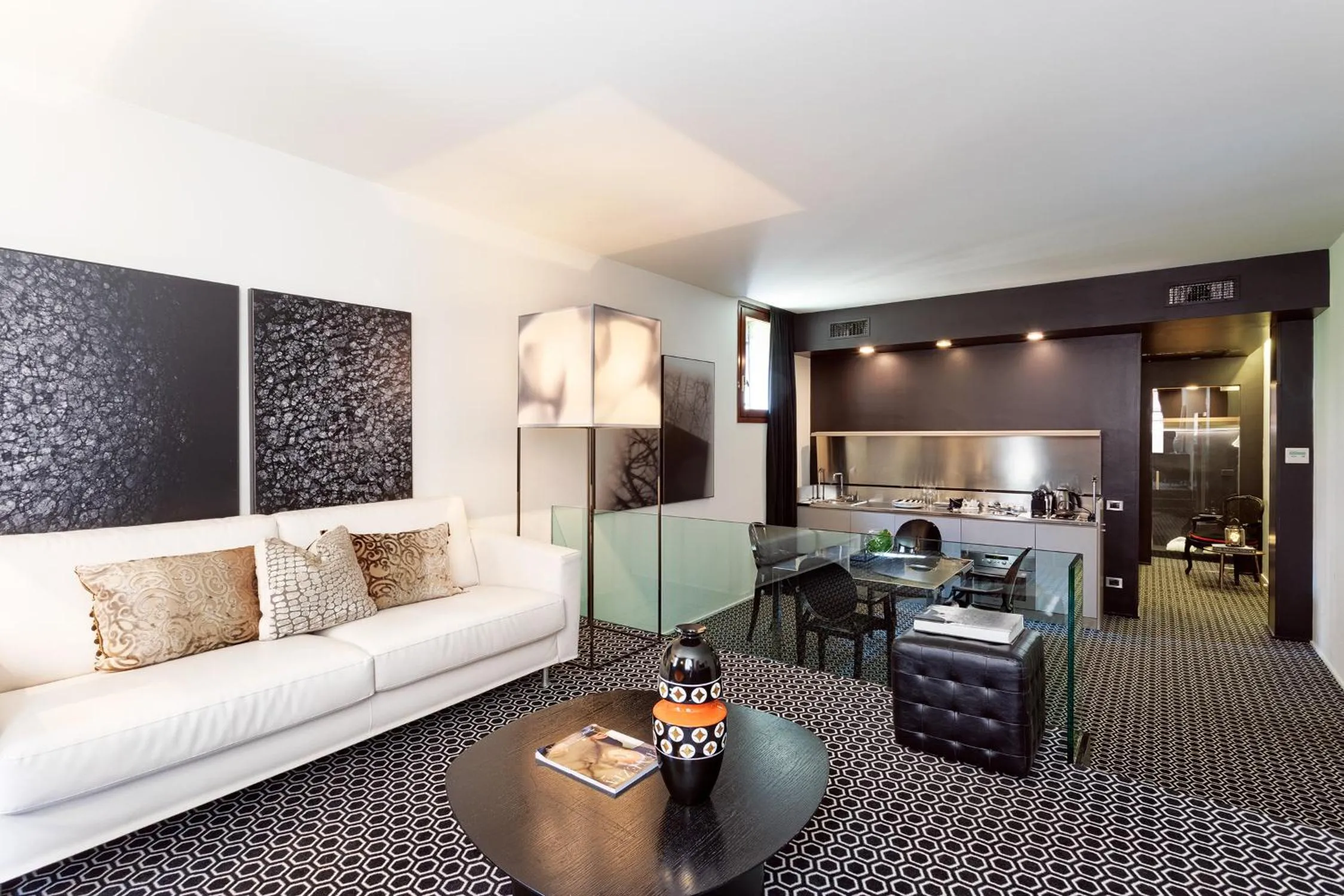 Kitchen or kitchenette in Charming House Iqs