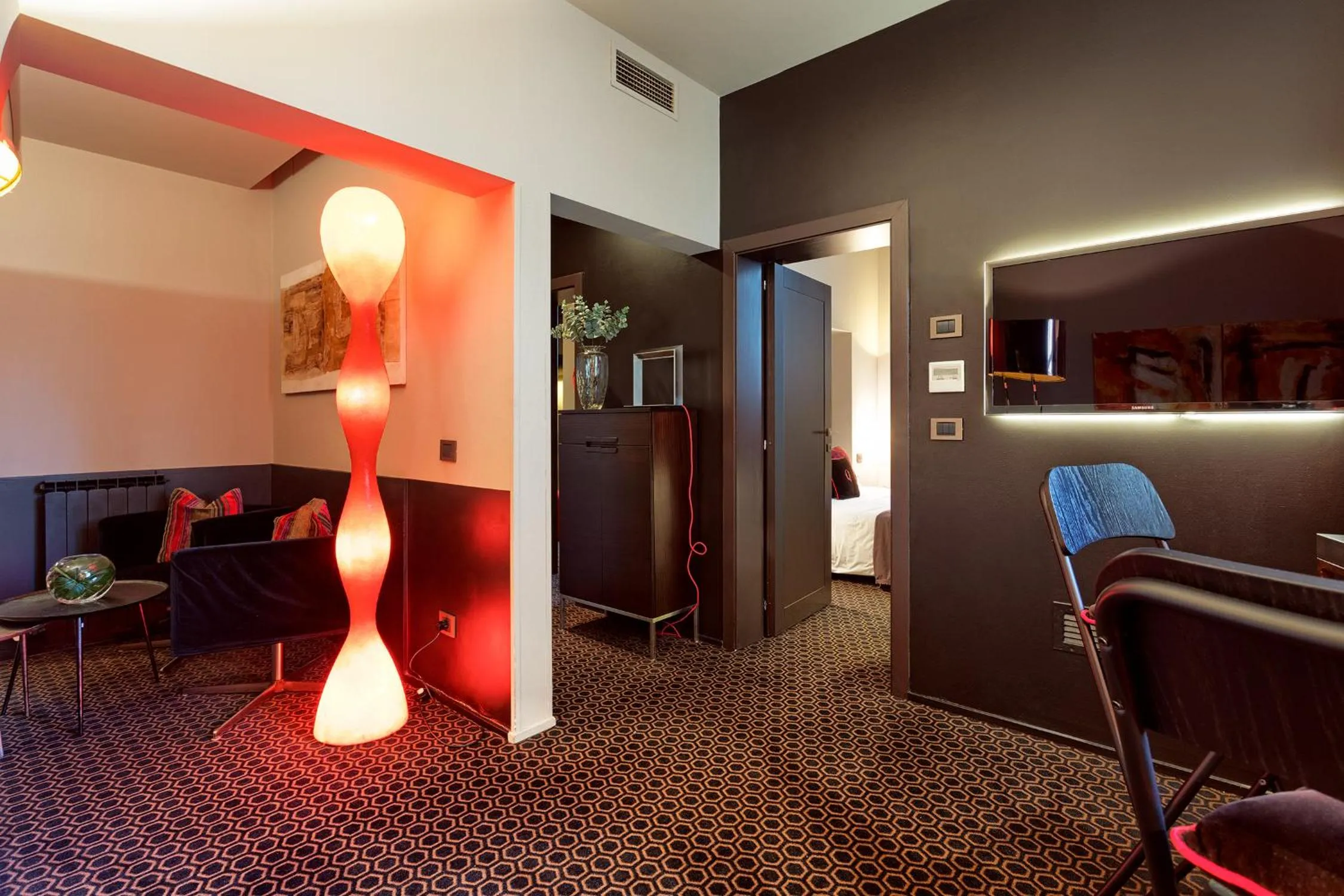 Communal lounge/ TV room in Charming House Iqs