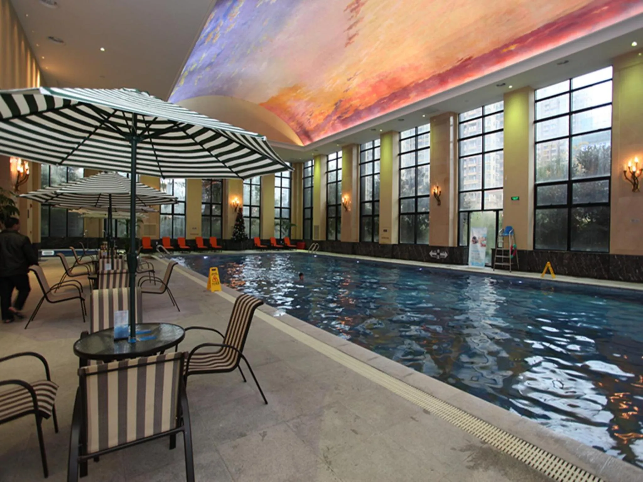 Swimming pool in Wyndham Grand Plaza Royale Palace Chengdu