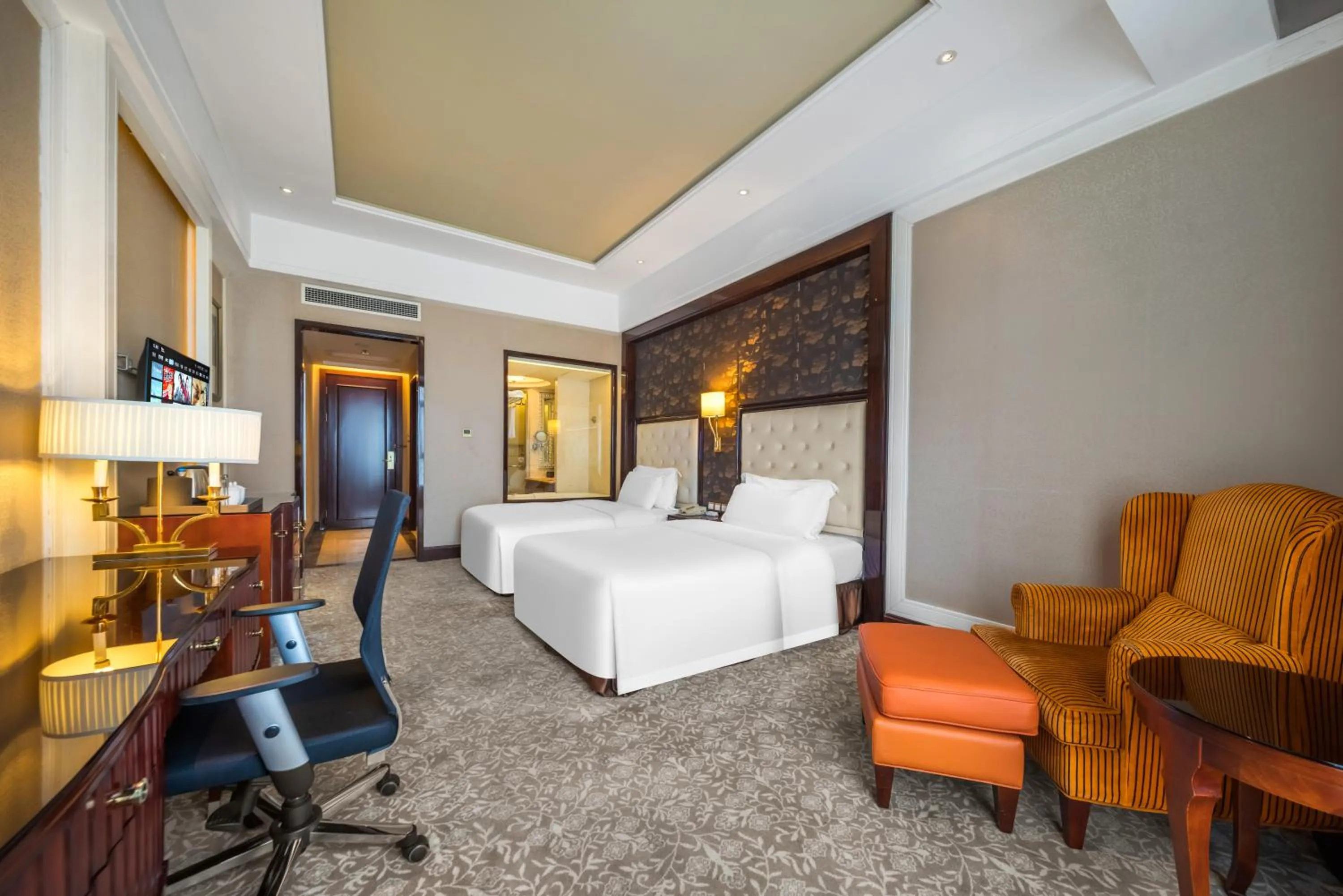 Bed in Wyndham Grand Plaza Royale Palace Chengdu