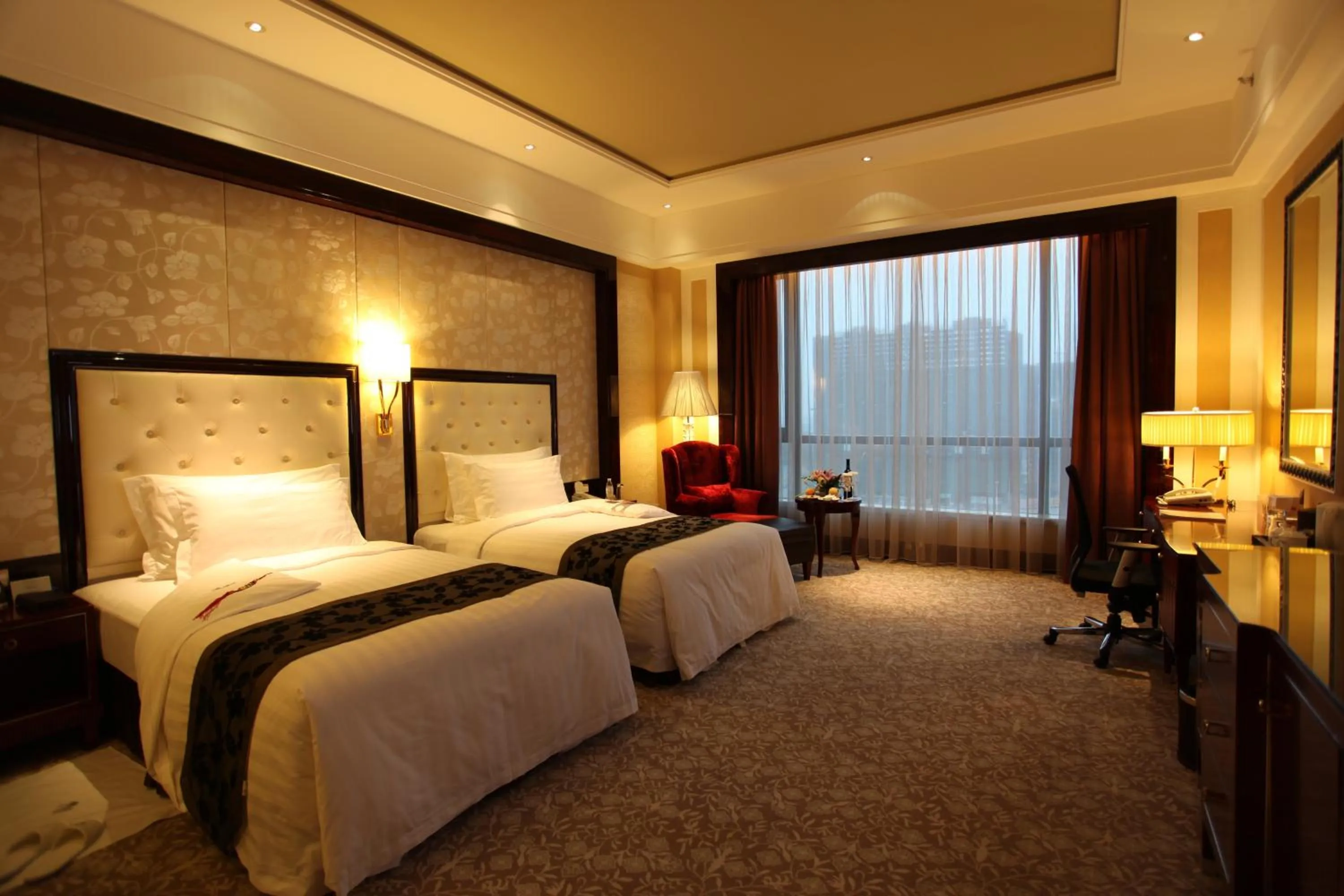 Photo of the whole room, Bed in Wyndham Grand Plaza Royale Palace Chengdu