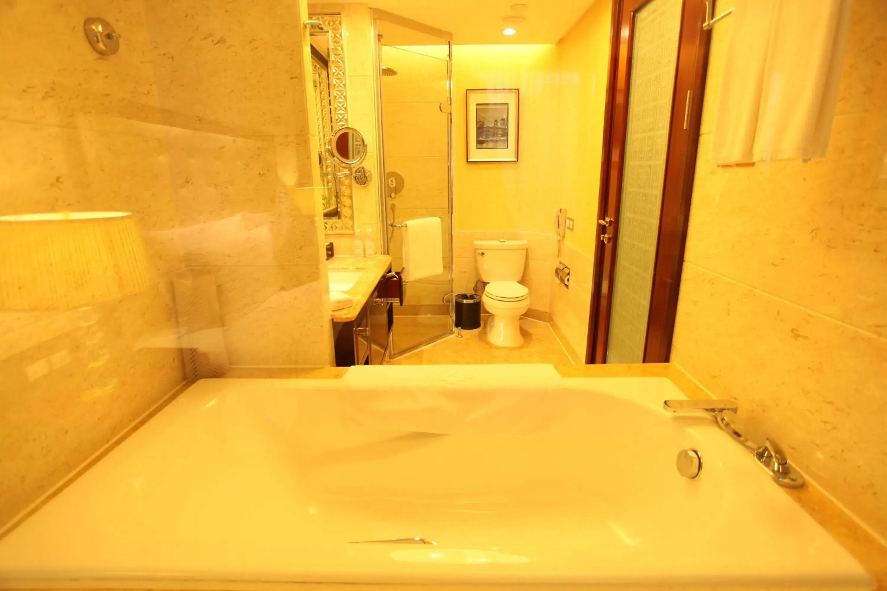 Bathroom in Wyndham Grand Plaza Royale Palace Chengdu Bathroom in Wyndham Grand Plaza Royale Palace Chengdu