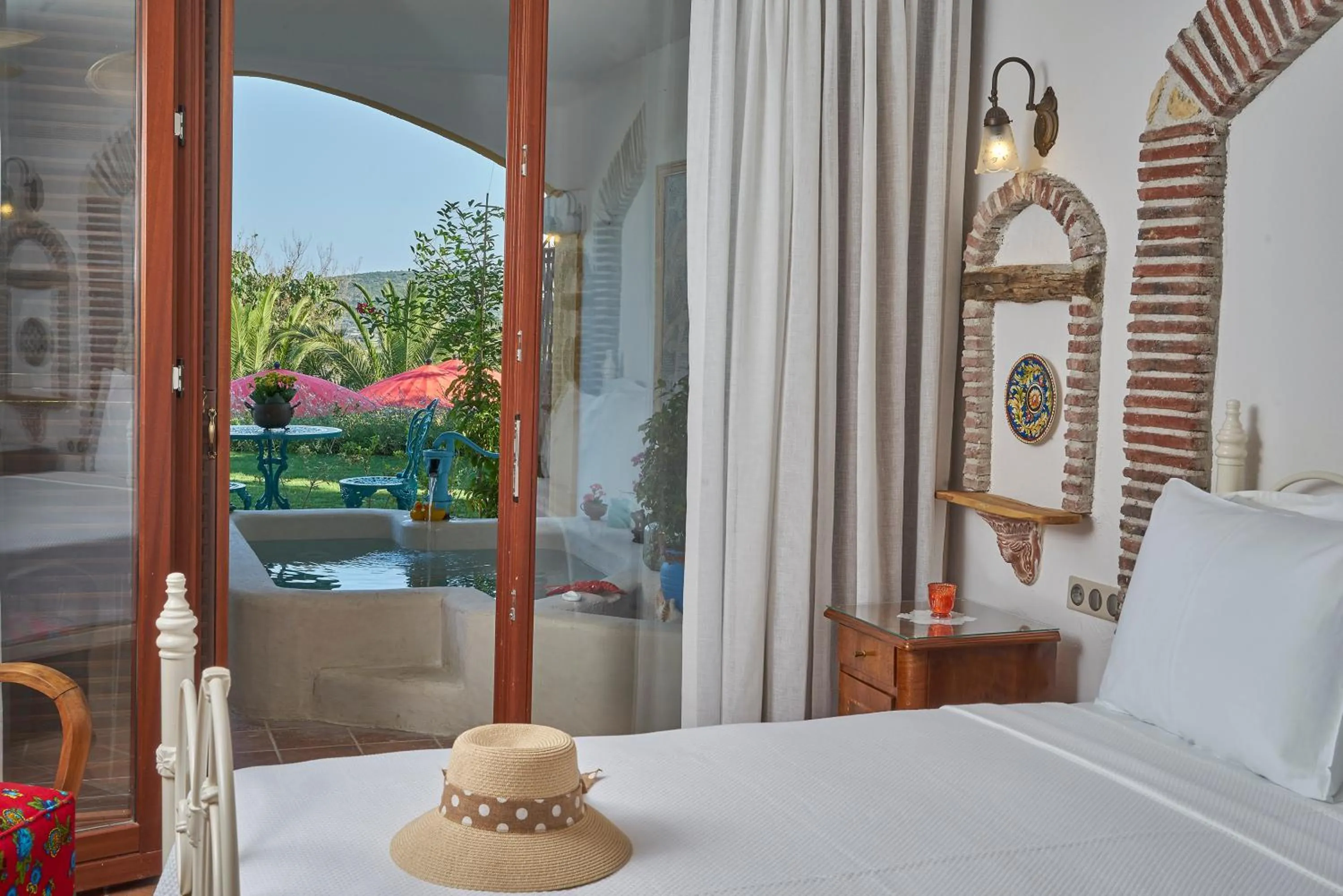 Spring, Bed in Villa Taraça Alaçatı Romantik Otel