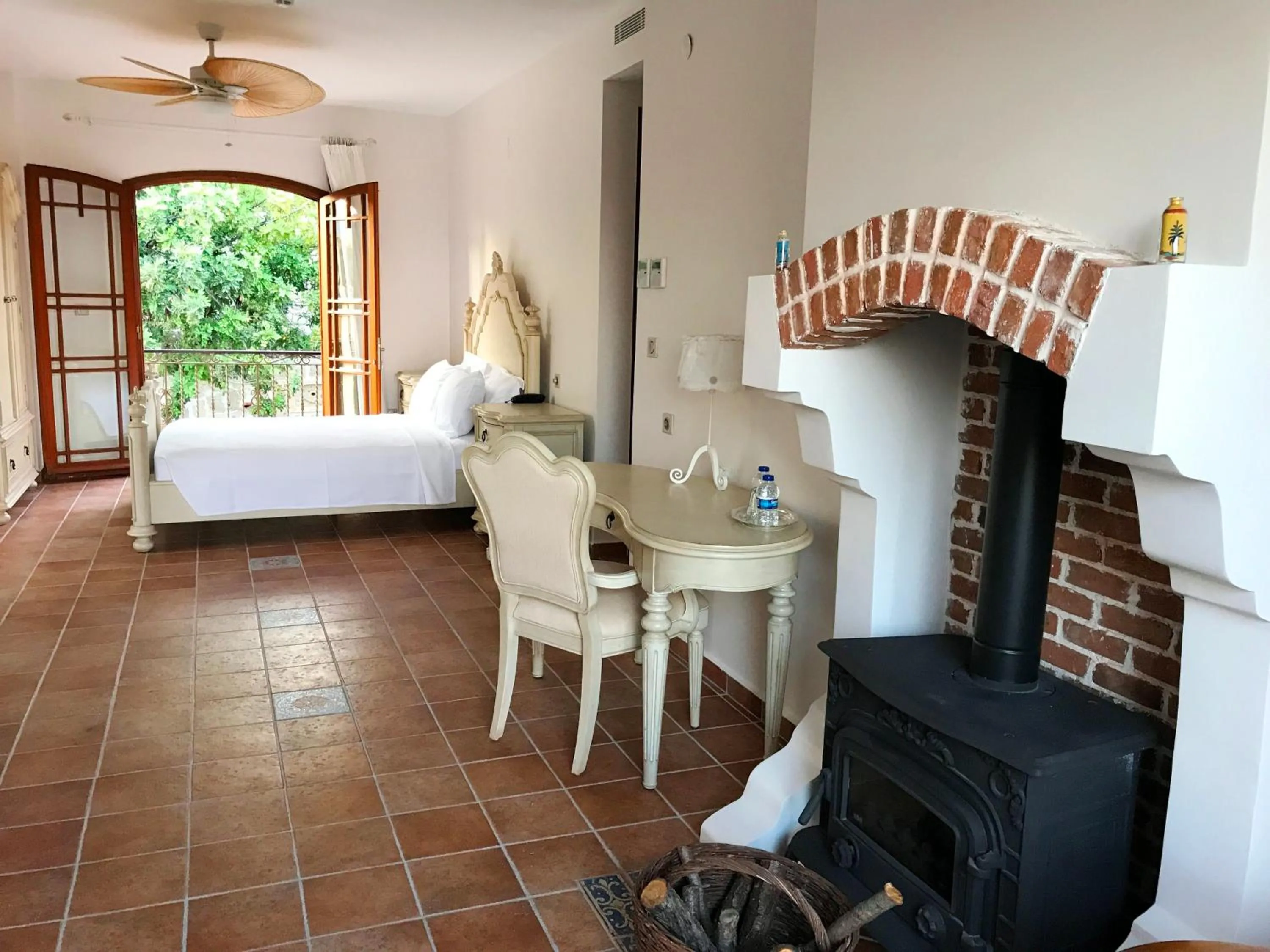 Decorative detail, Bed in Villa Taraça Alaçatı Romantik Otel