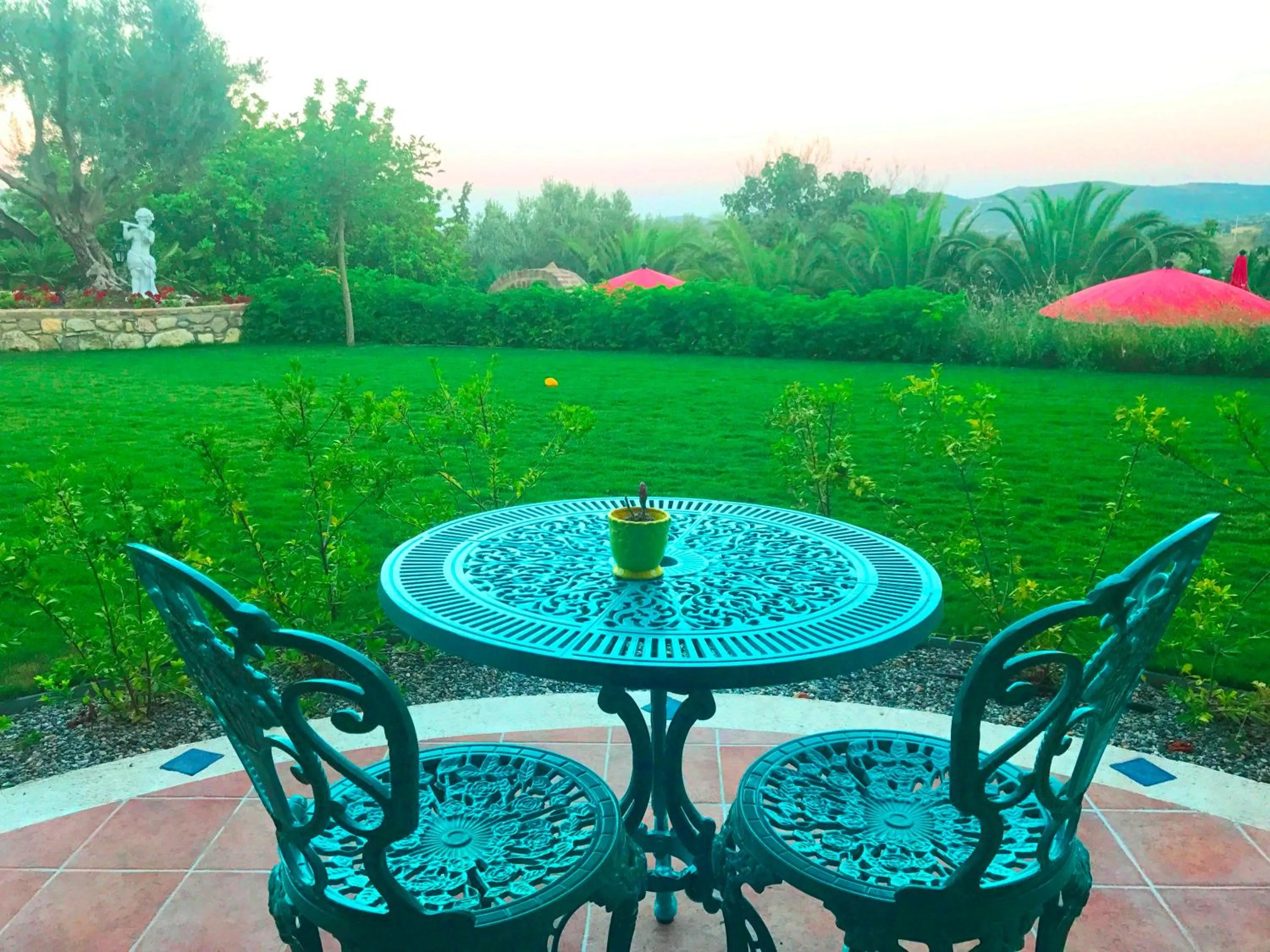 People in Villa Taraça Alaçatı Romantik Otel